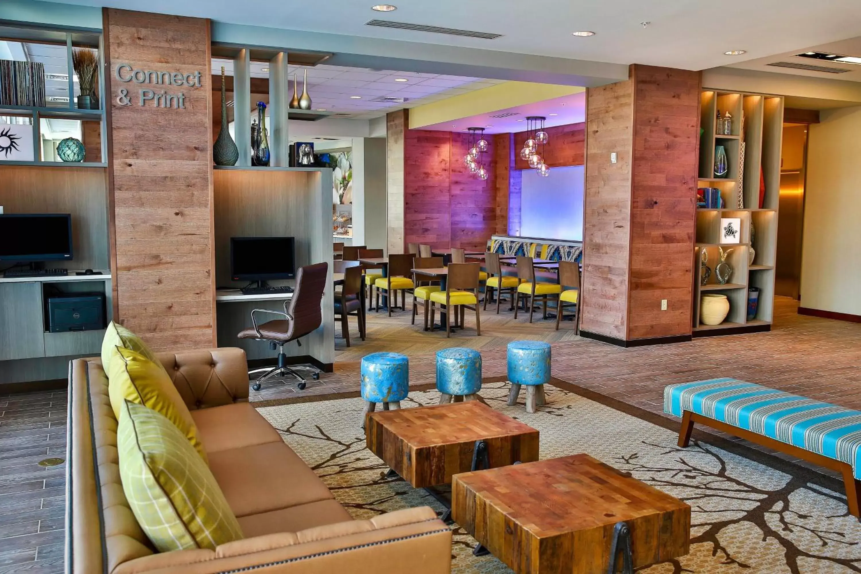 Lobby or reception, Lounge/Bar in Fairfield Inn & Suites by Marriott Savannah Midtown