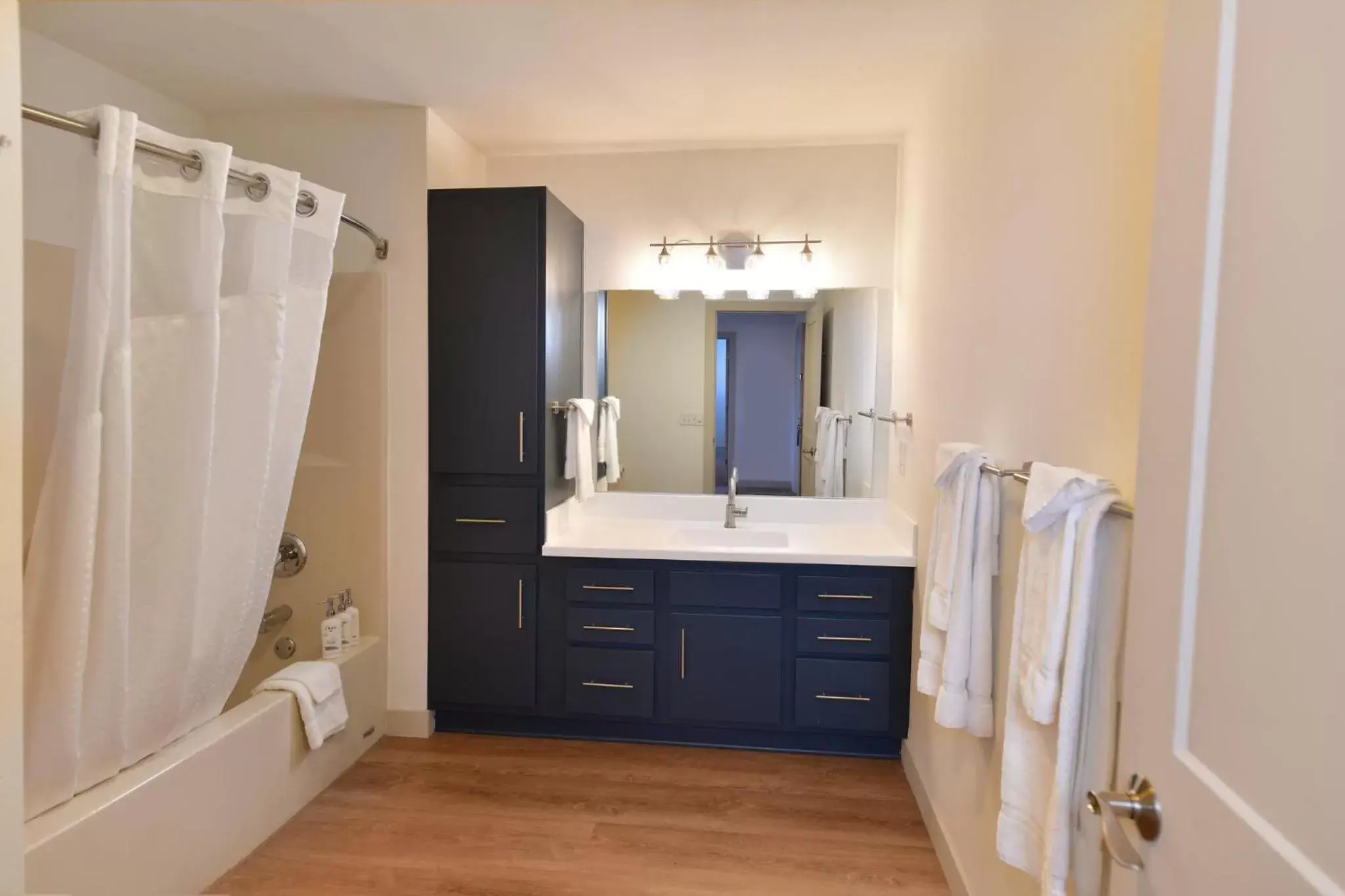 Photo of the whole room in Holiday Inn Express Wisconsin Dells by IHG Photo of the whole room in Holiday Inn Express Wisconsin Dells by IHG