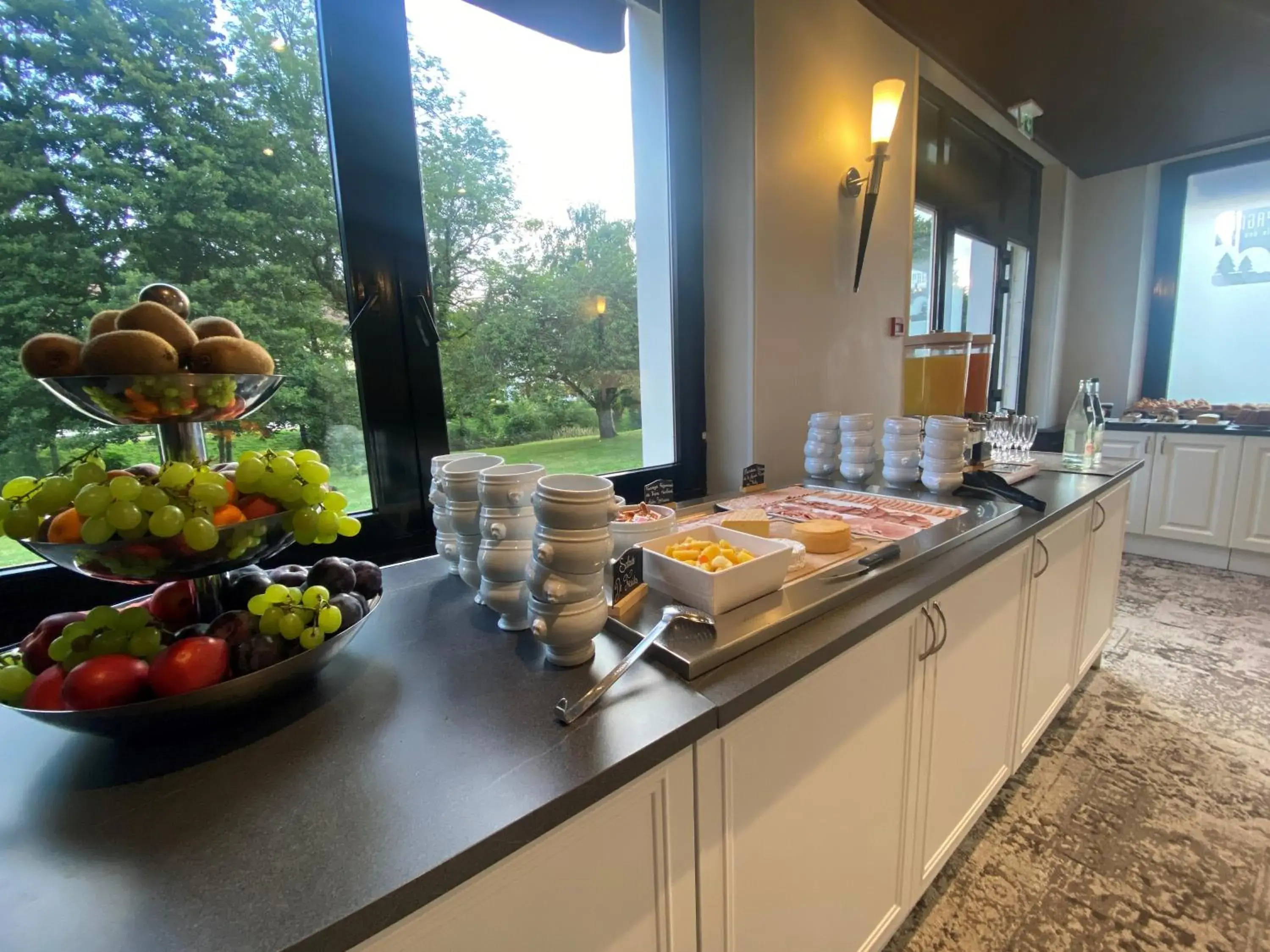 Buffet breakfast, Food in Hôtel Le Beau Rivage