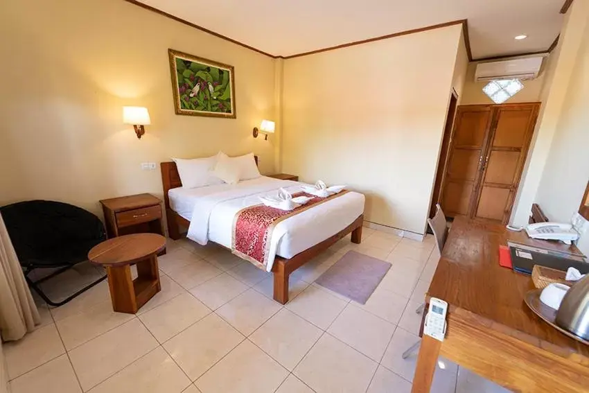 Bedroom, Bed in Komodo Lodge