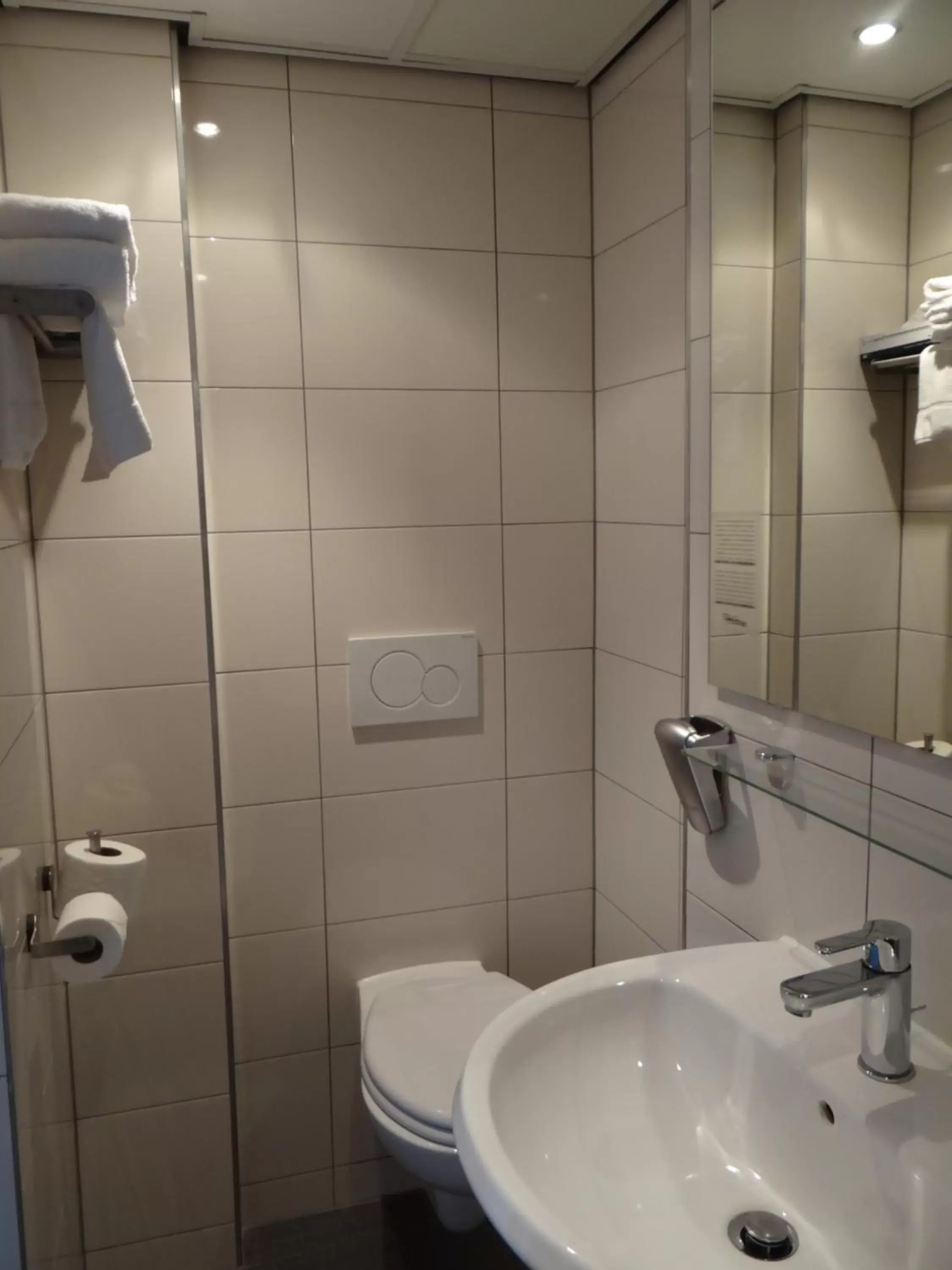 Toilet, Bathroom in Tulip Inn Heerlen City Centre