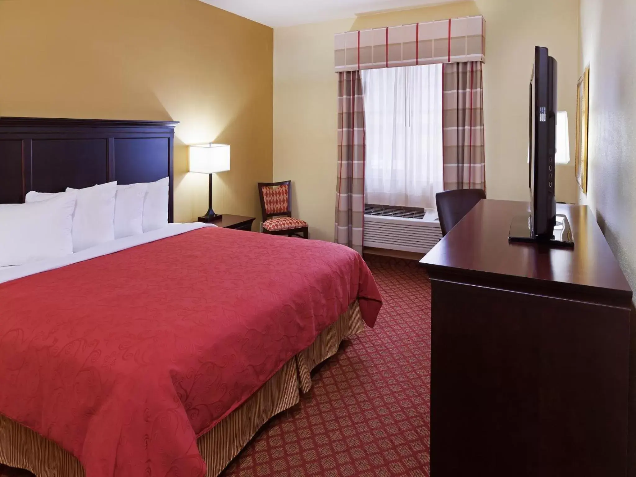 Photo of the whole room, Bed in Country Inn & Suites by Radisson, Oklahoma City at Northwest Expressway, OK