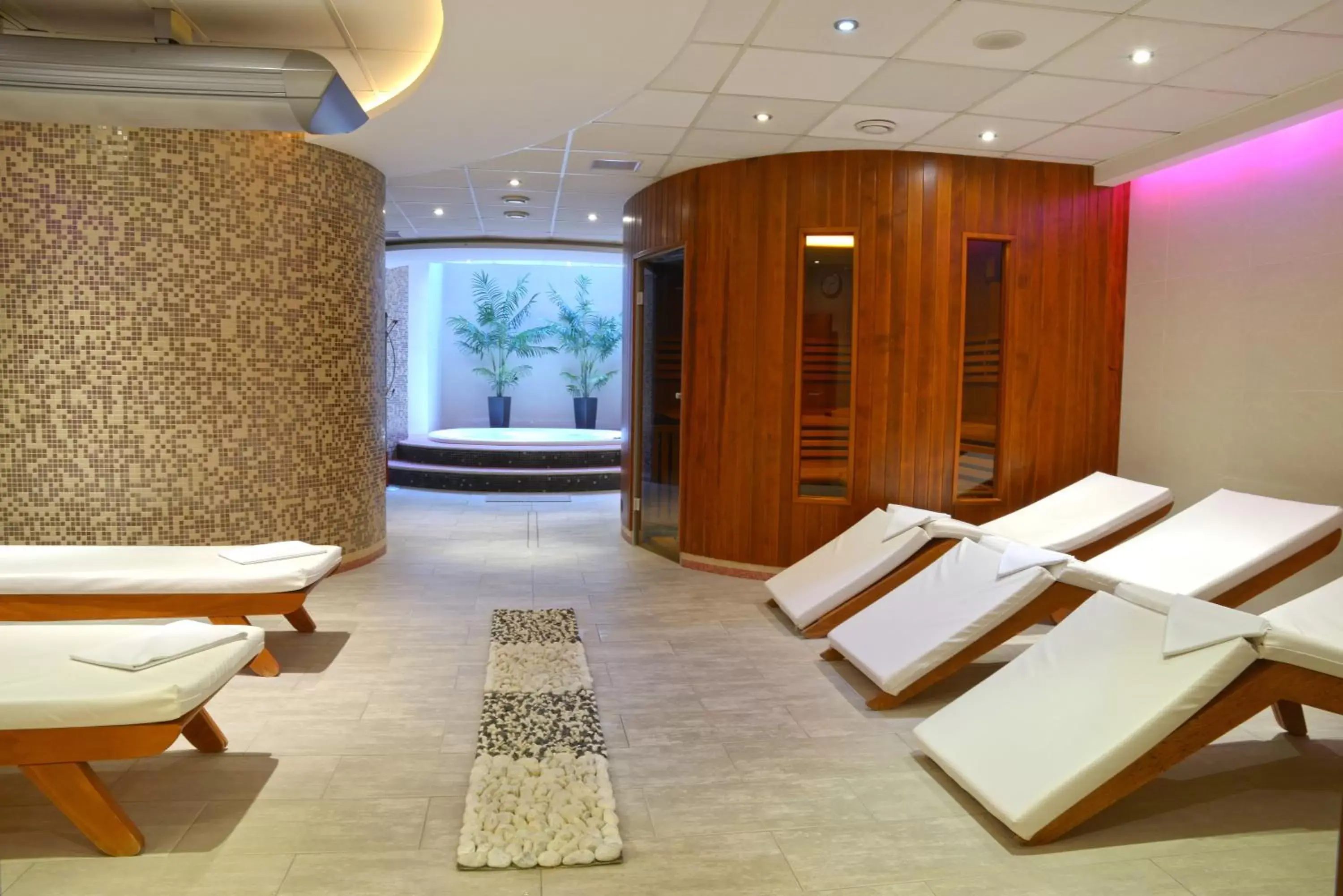 Spa and wellness centre/facilities in Avanti Hotel