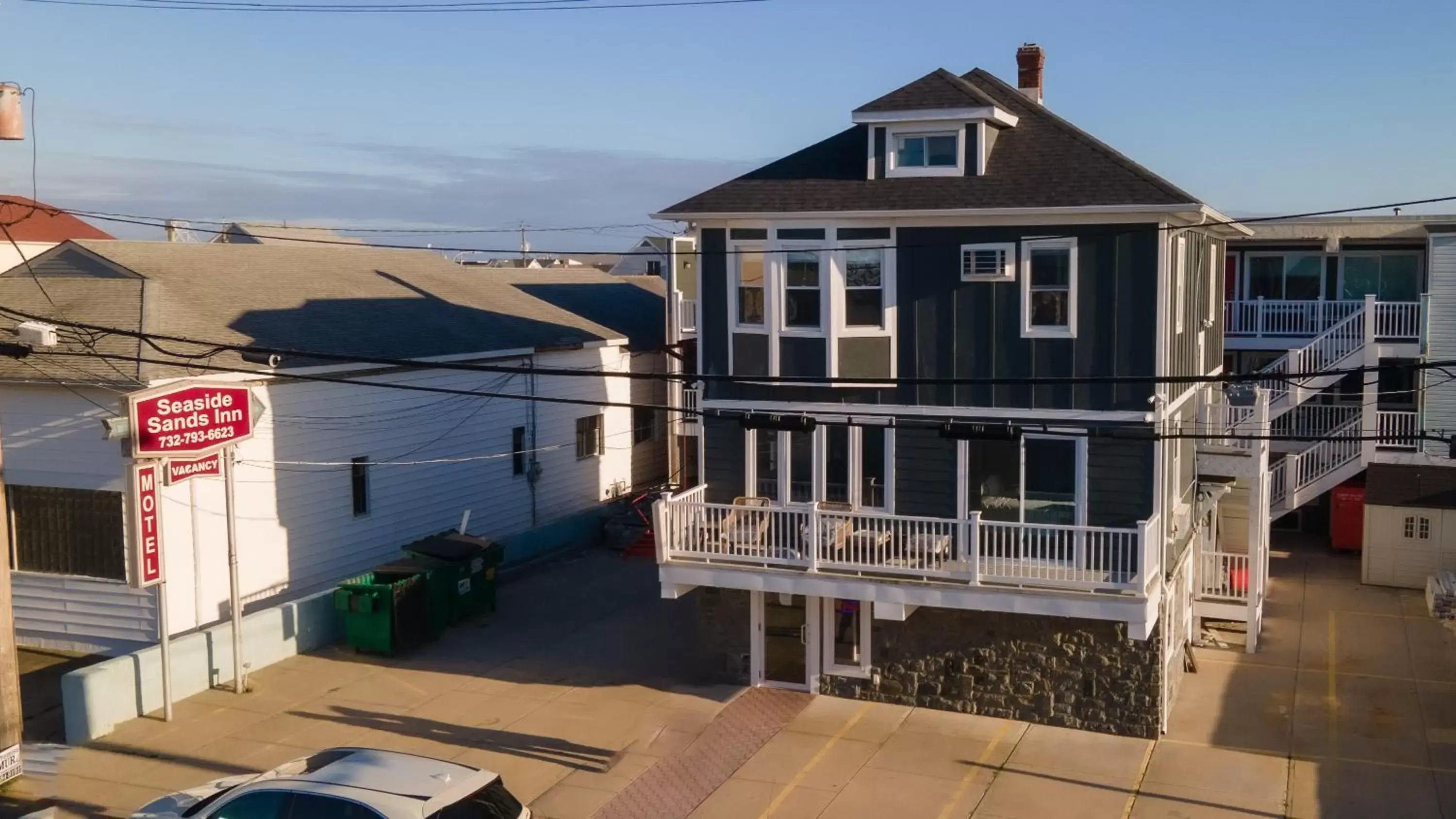 Property Building in Seaside Sands Inn