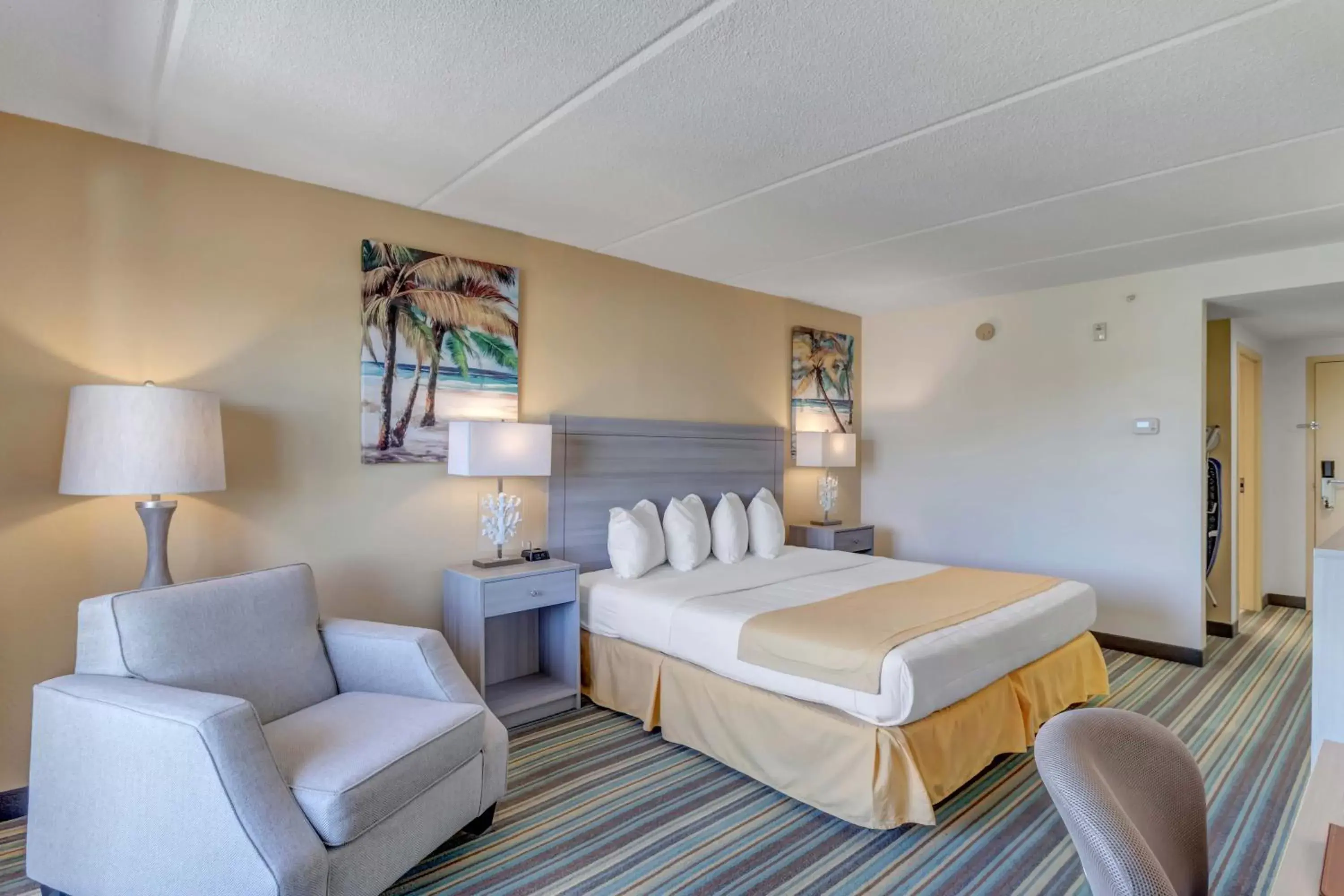 Bed in Hutchinson Island Plaza Hotel & Suites