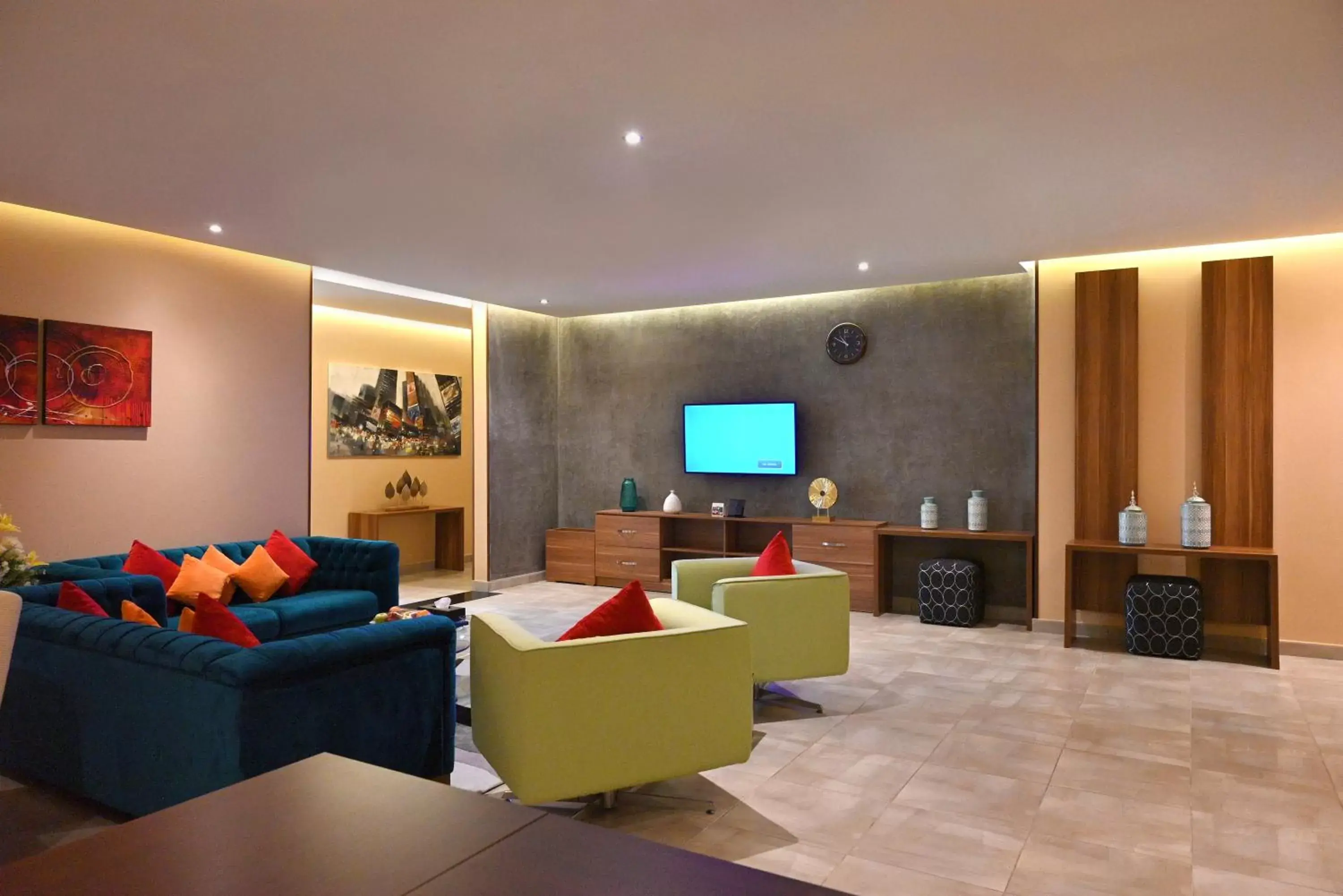 Communal lounge/ TV room in Q Suites Jeddah by EWA - Managed by HMH