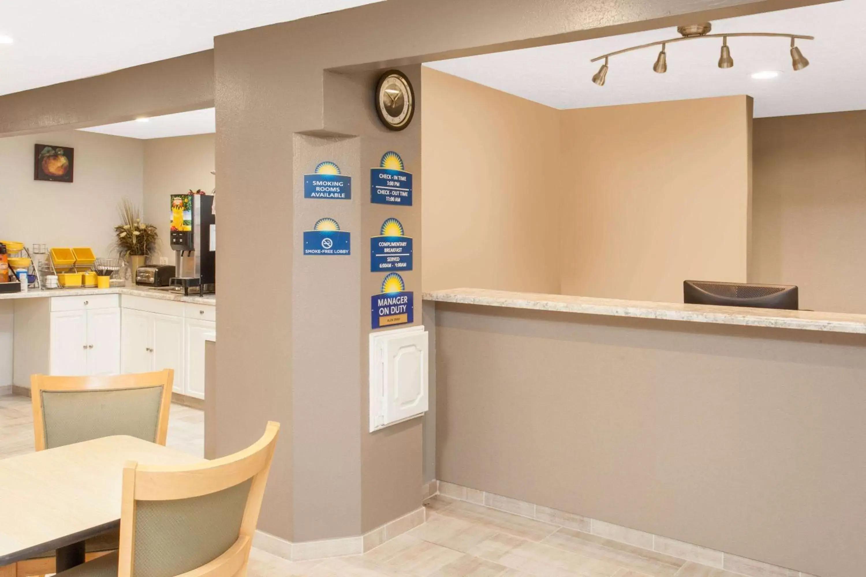 Lobby or reception in Days Inn by Wyndham Farmer City Lobby or reception in Days Inn by Wyndham Farmer City