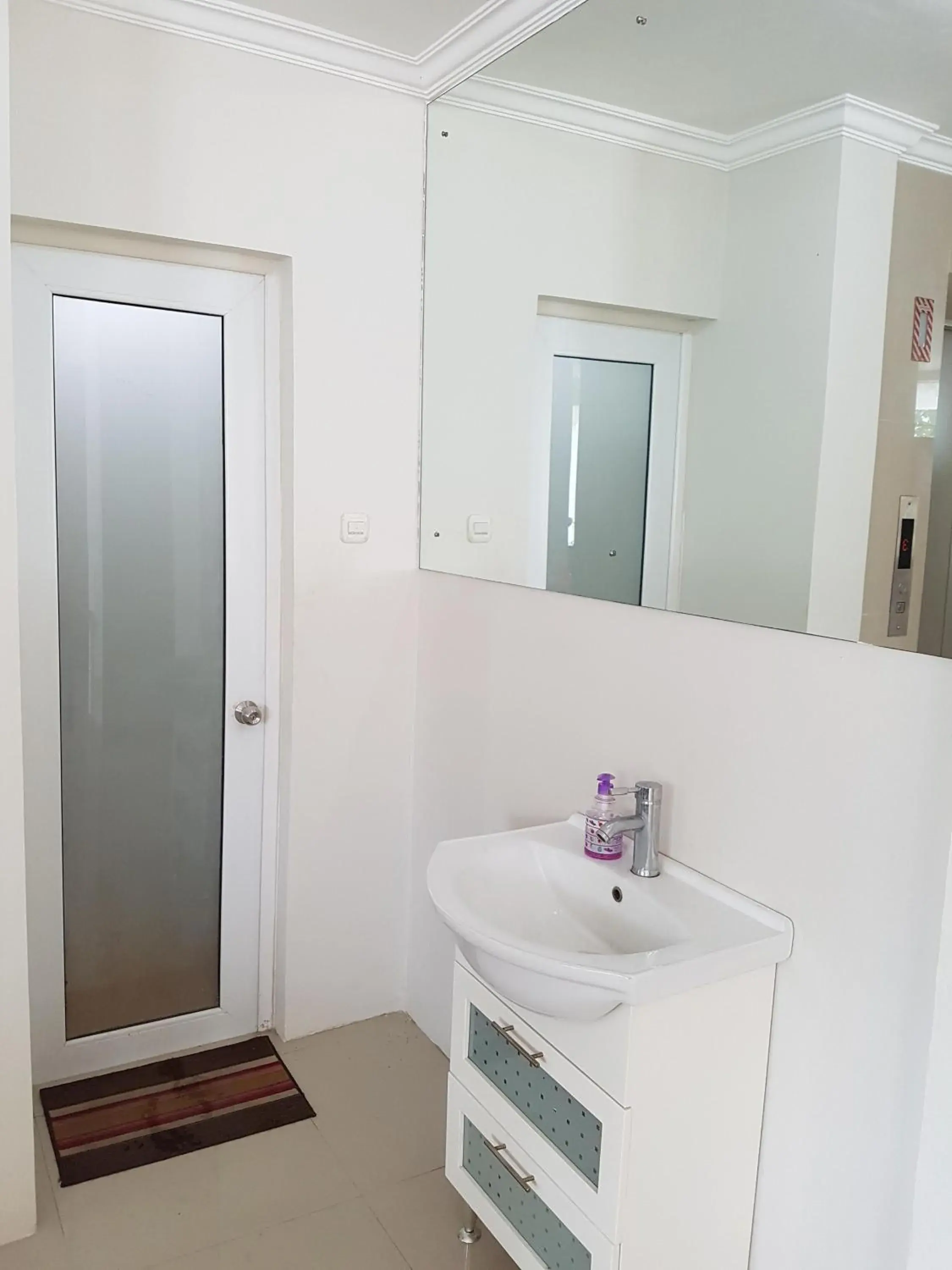 Property building, Bathroom in Ethan Hotel Jakarta