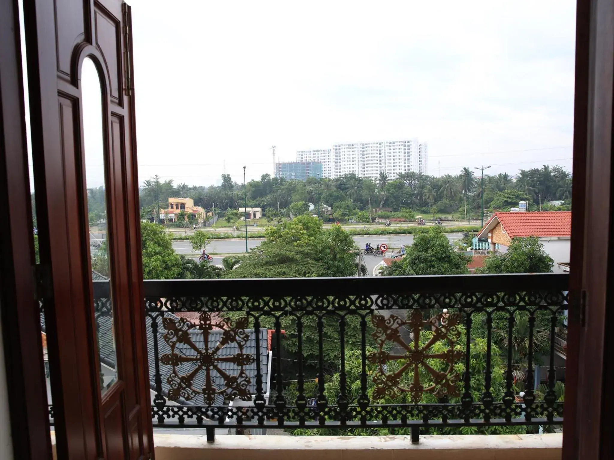 Pool view in Hoa Phat Hotel & Apartment