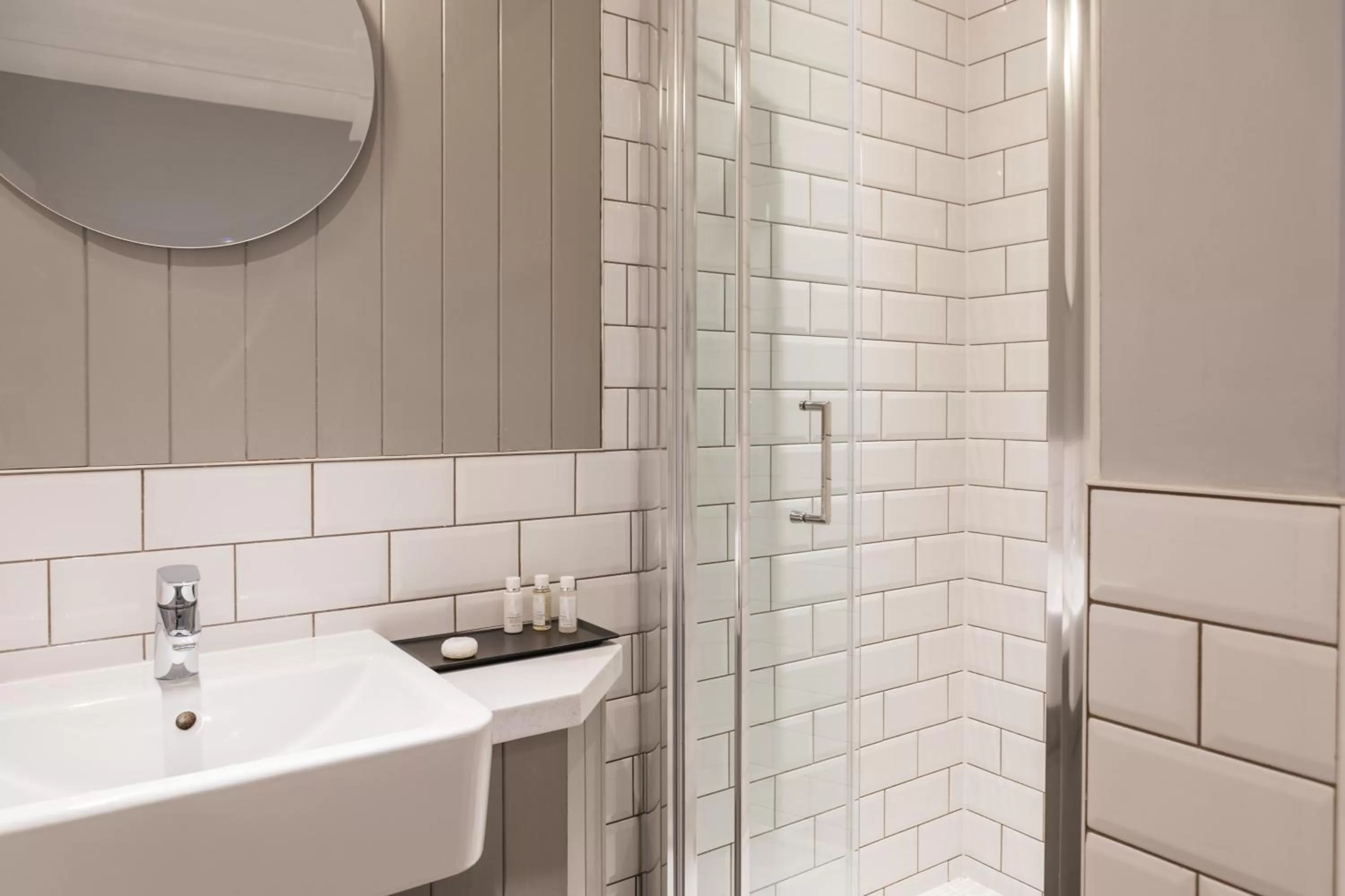 Shower in Greenbank Hotel