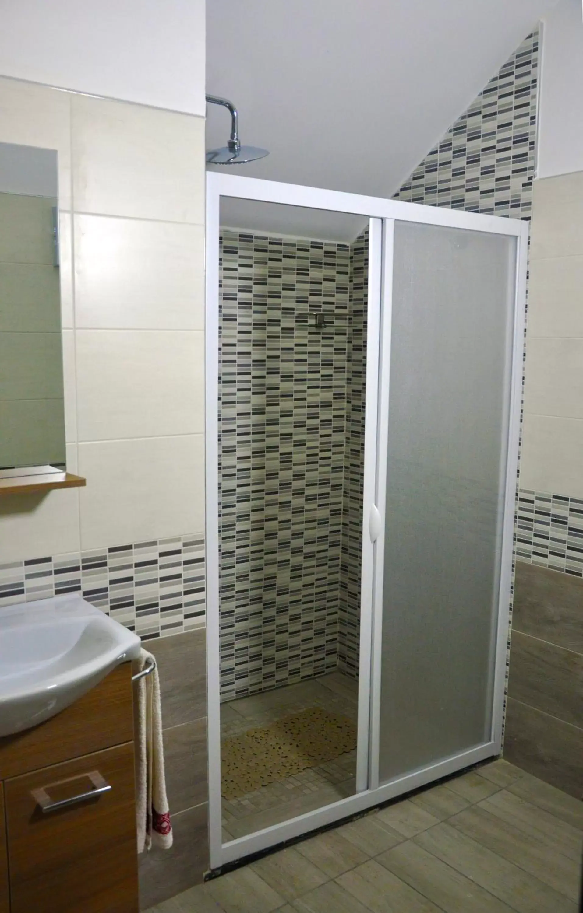 Shower, Bathroom in B&B Maison Villa Vittorio
