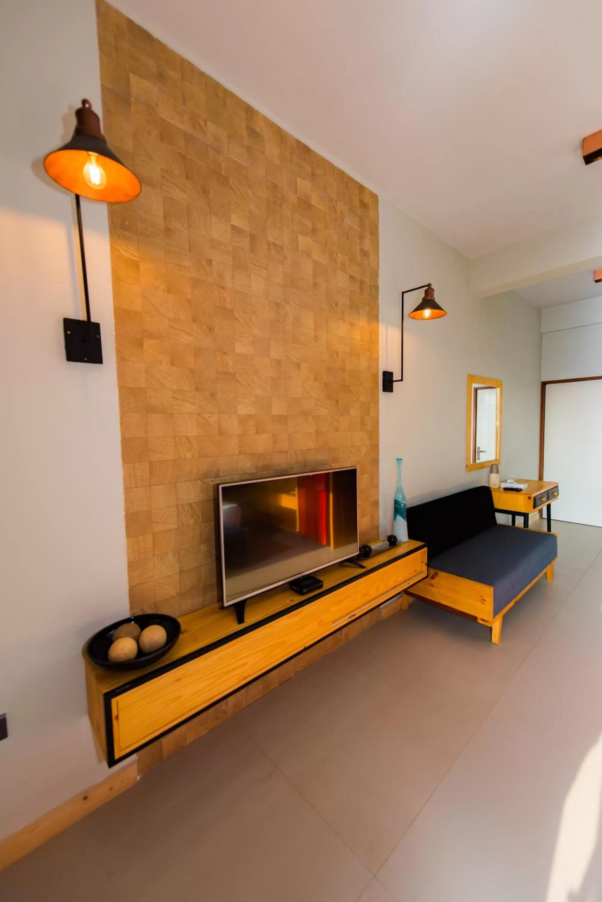 TV and multimedia in Ballena Regency