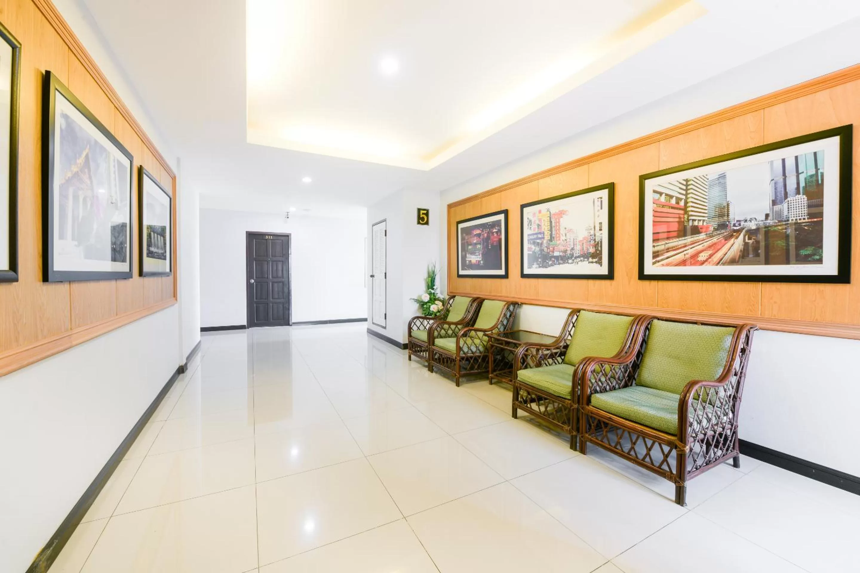 Lobby or reception in Suppamitr Villa Hotel