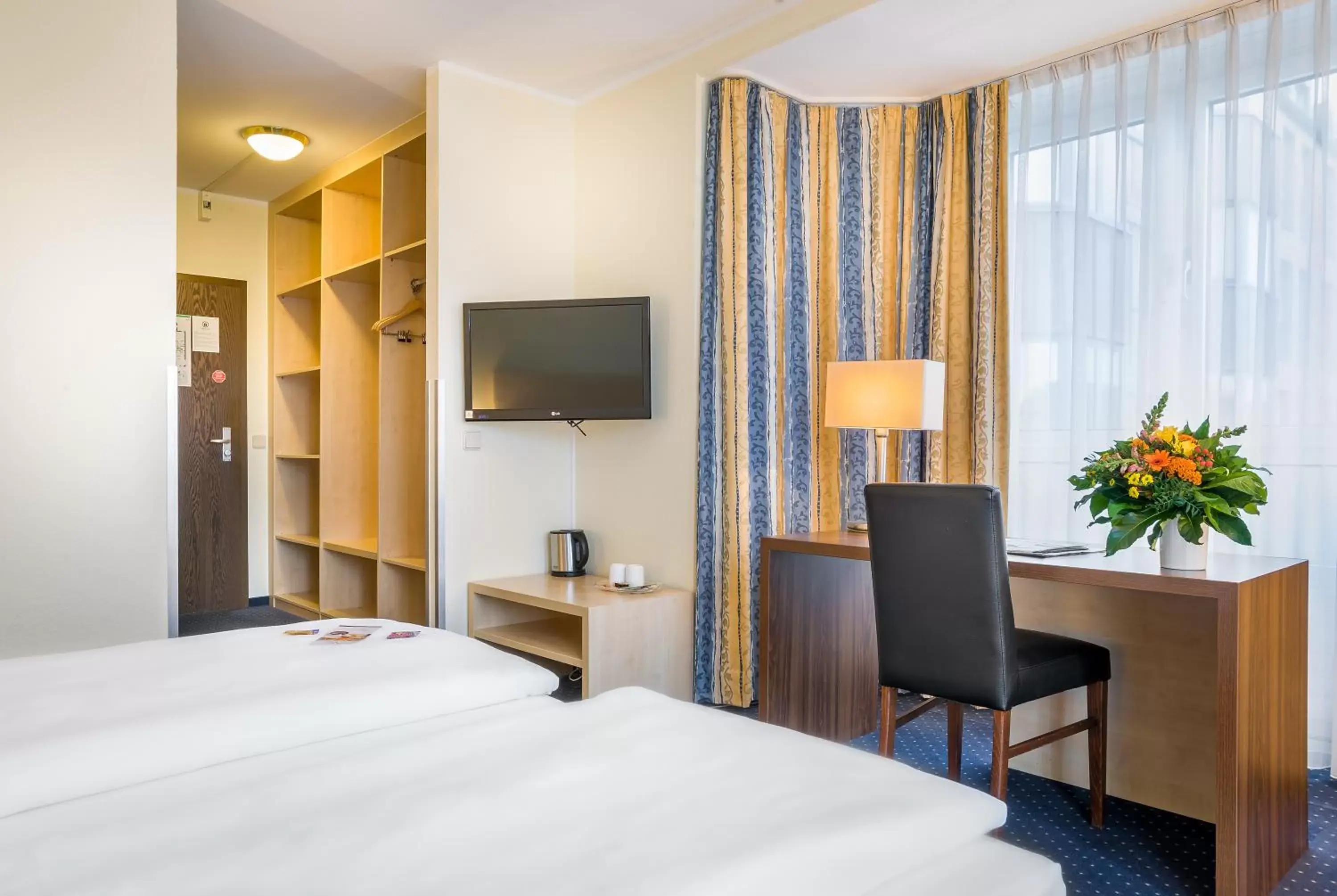 TV and multimedia, Bed in Novum Hotel Mariella Airport