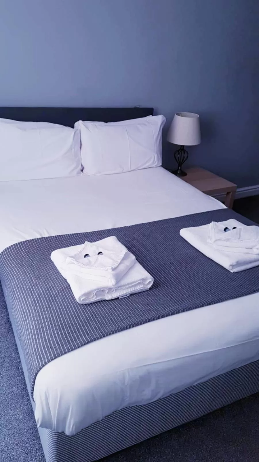 Bedroom, Bed in The Grey Horse