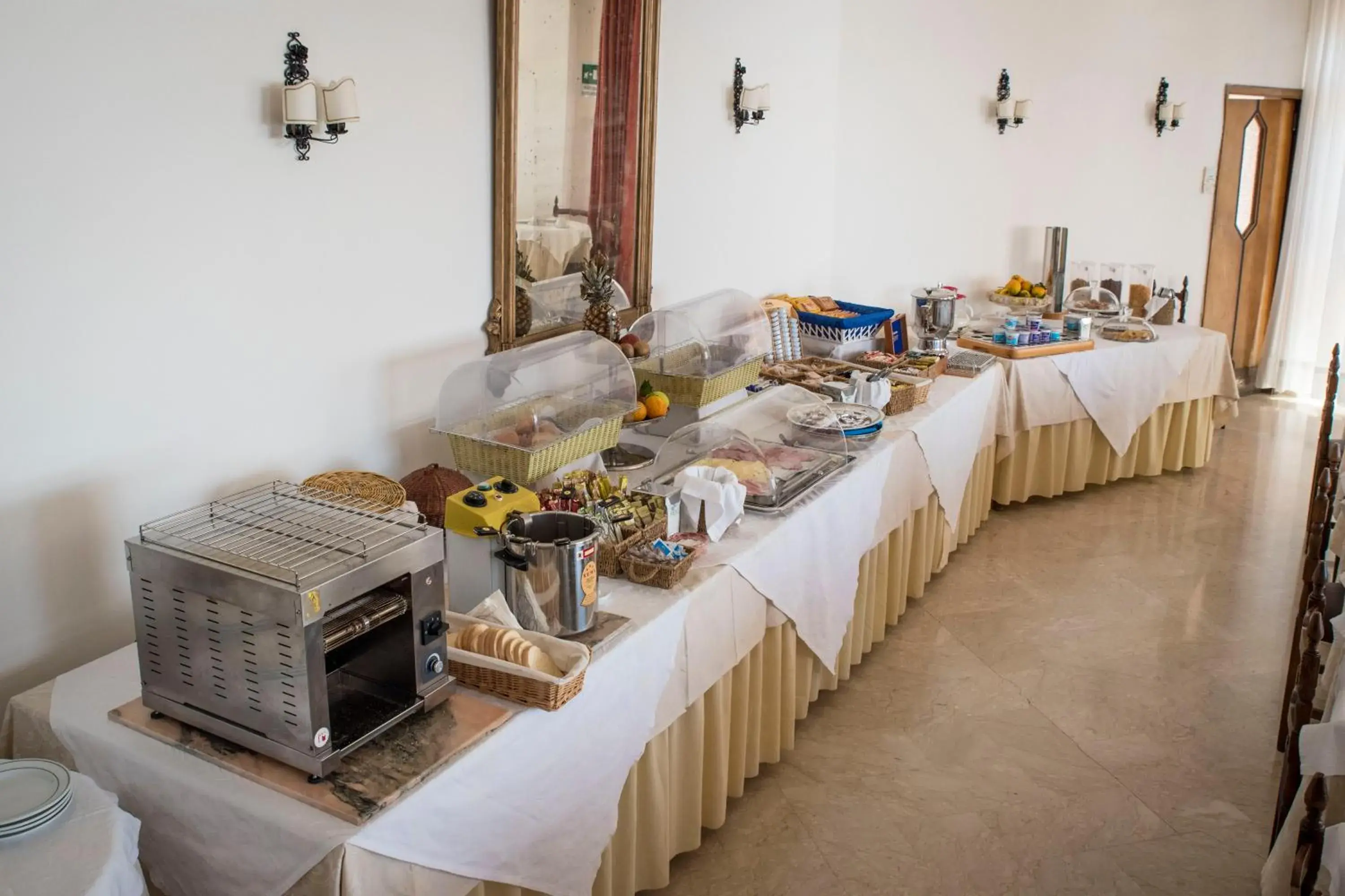 Buffet breakfast in Hotel Isola Bella