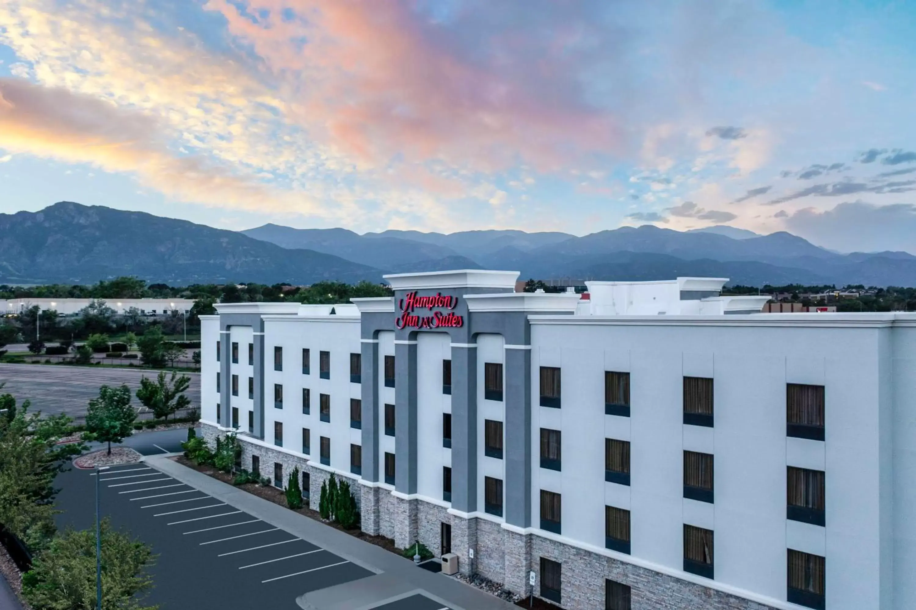 Property building, Mountain View in Hampton Inn & Suites Colorado Springs/I-25 South