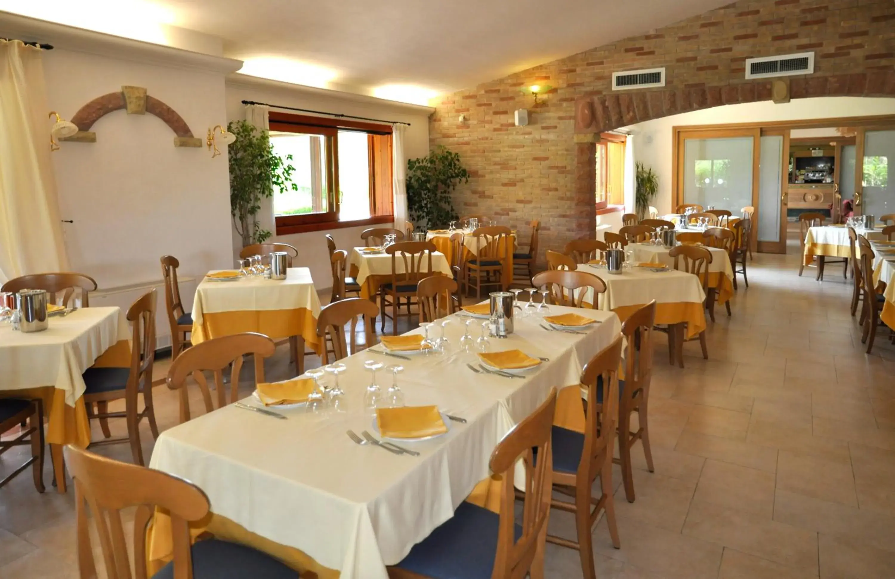 Restaurant/Places to Eat in Le Anfore Hotel