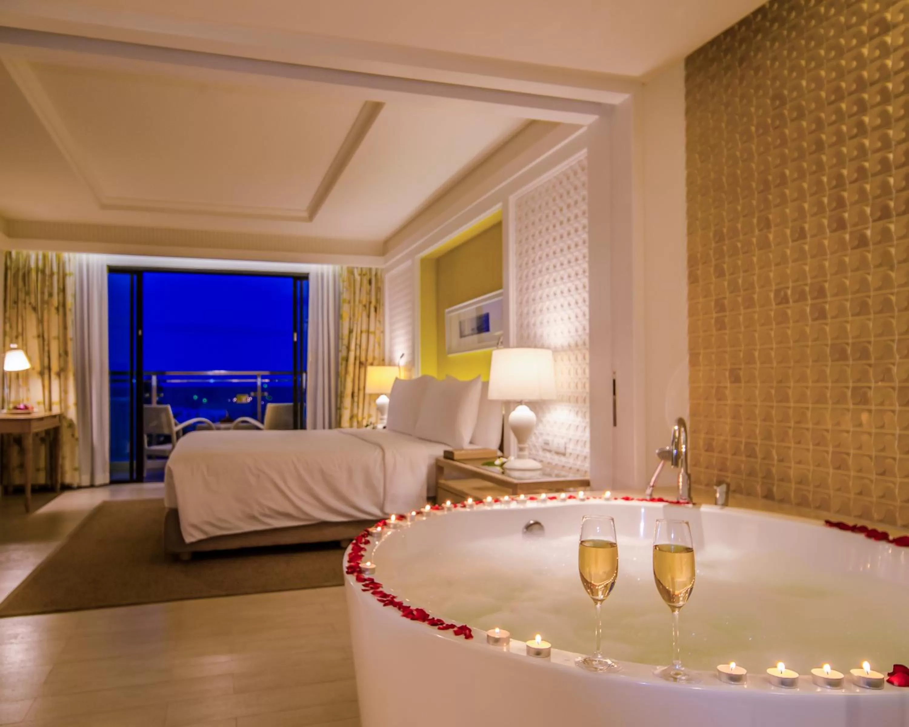 Bath, Bed in Amari Hua Hin