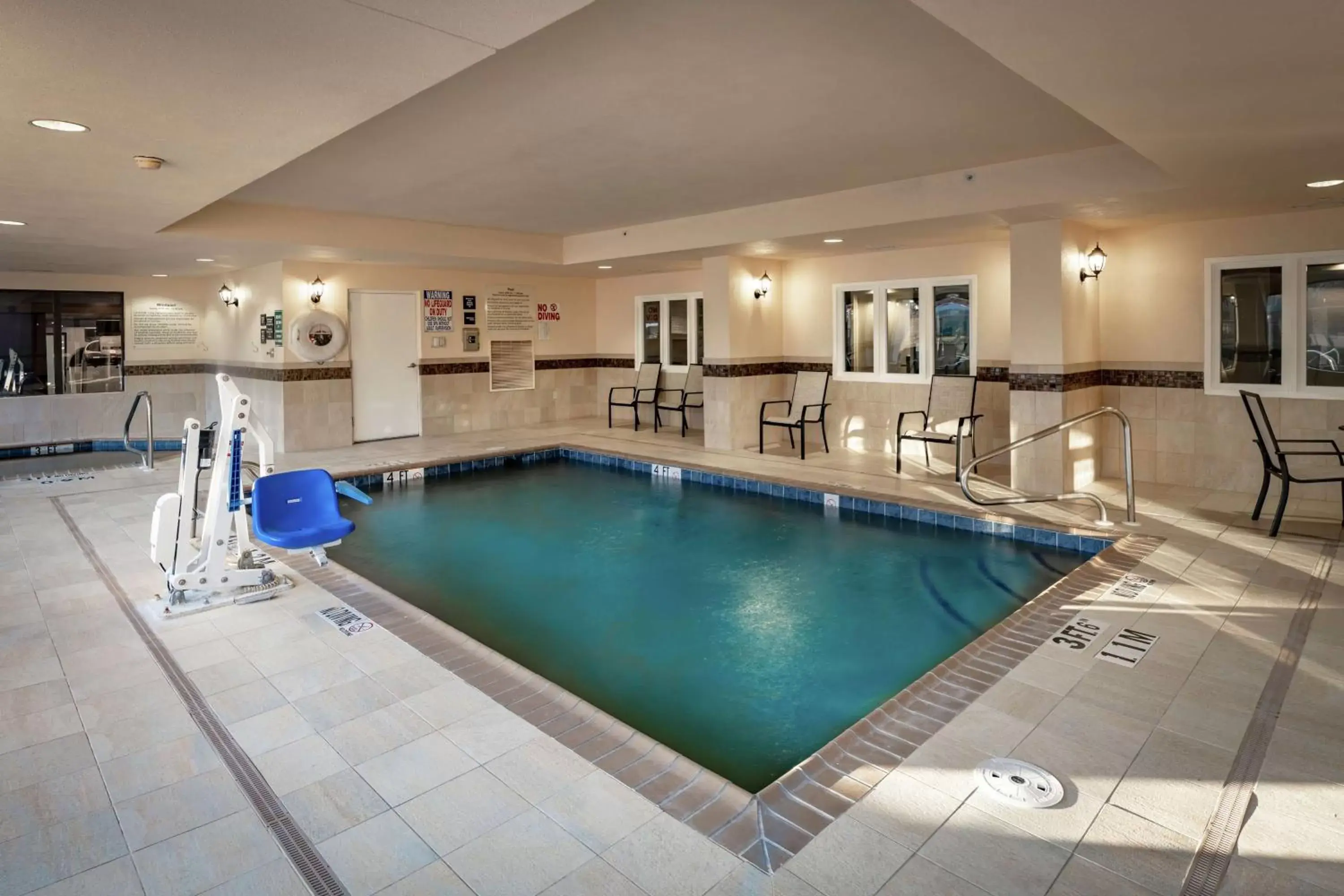 Swimming Pool in Hampton Inn Waco North