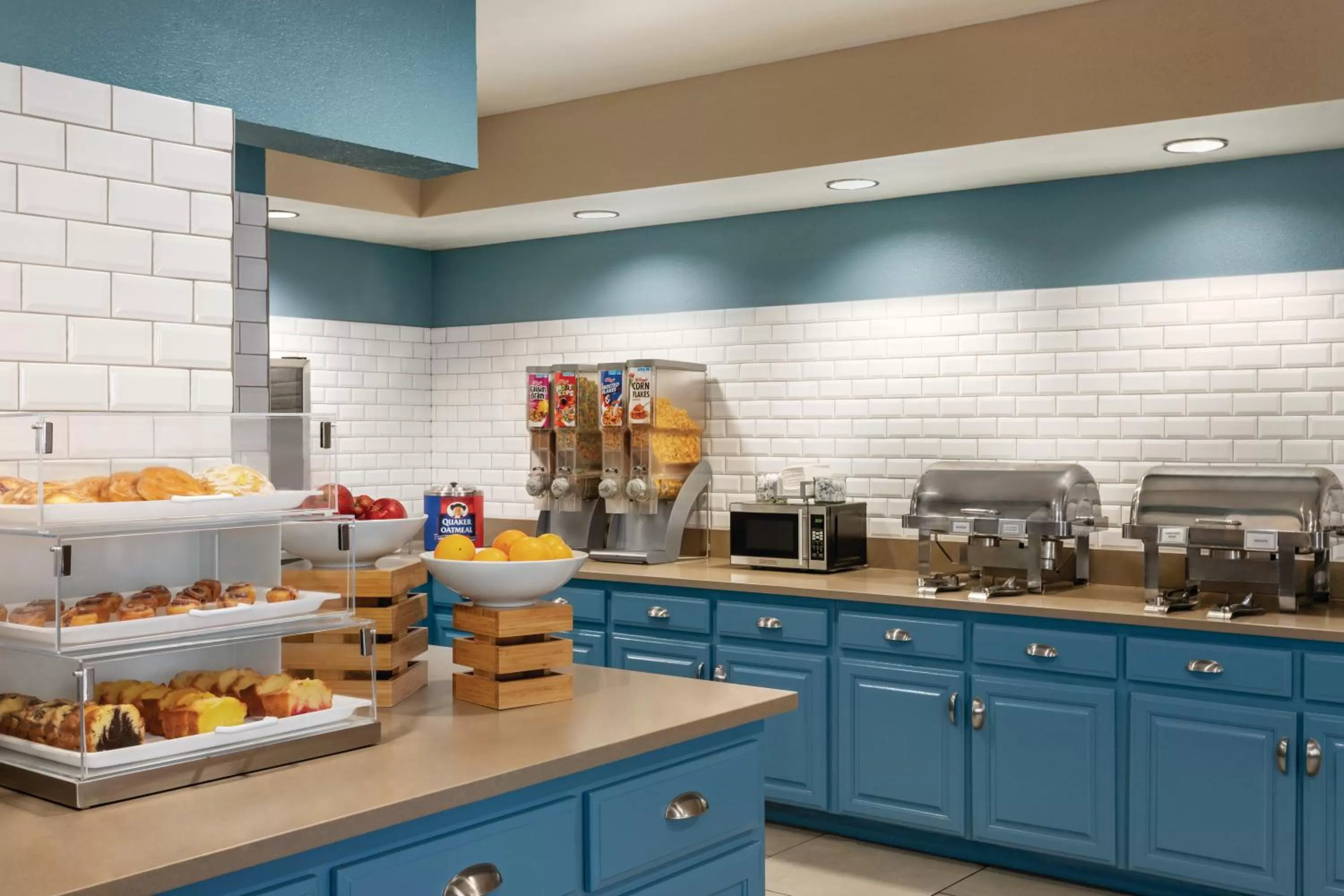 Breakfast in Country Inn & Suites by Radisson, Nashville Airport East, TN