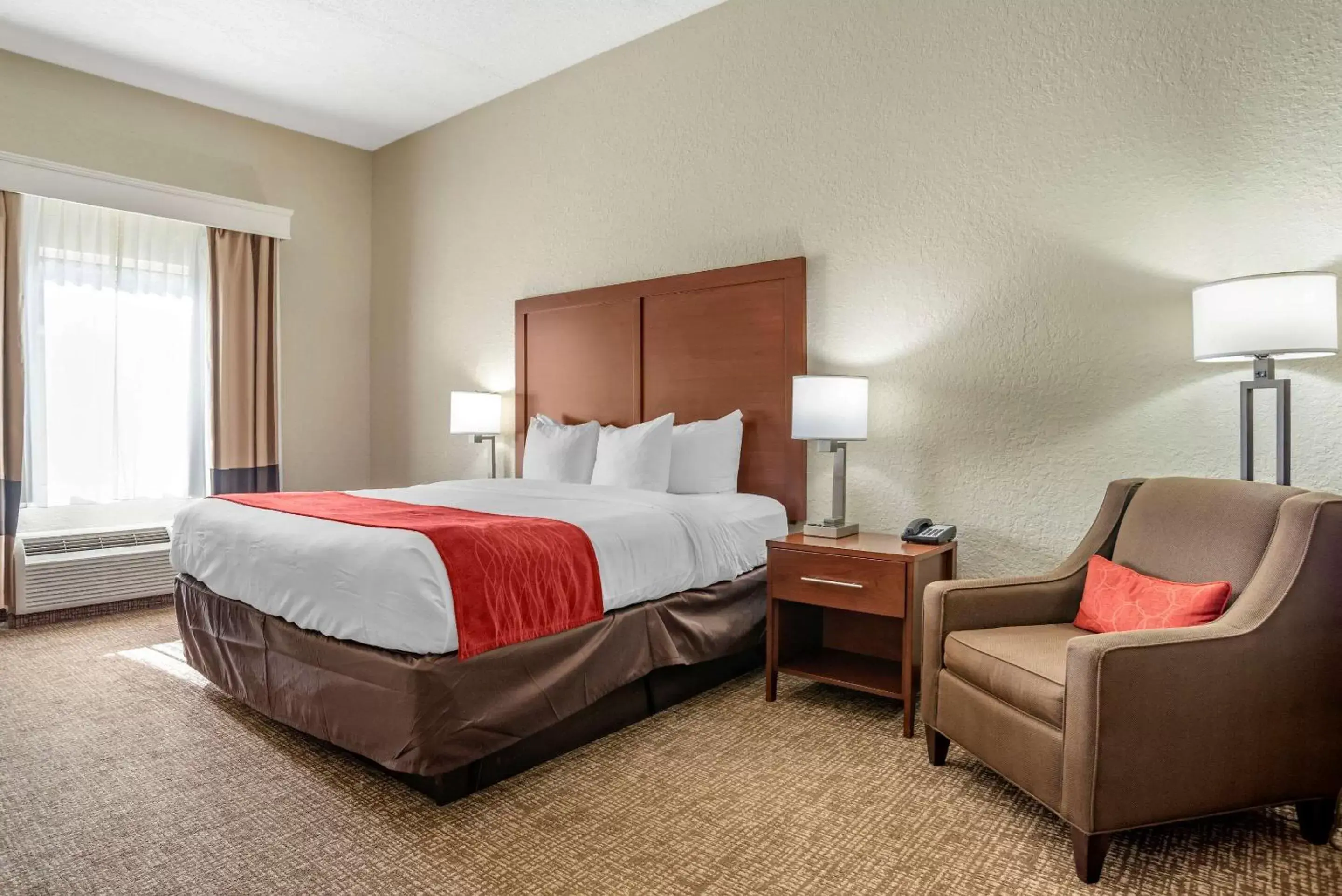 Photo of the whole room, Bed in Comfort Inn & Suites Marianna I-10