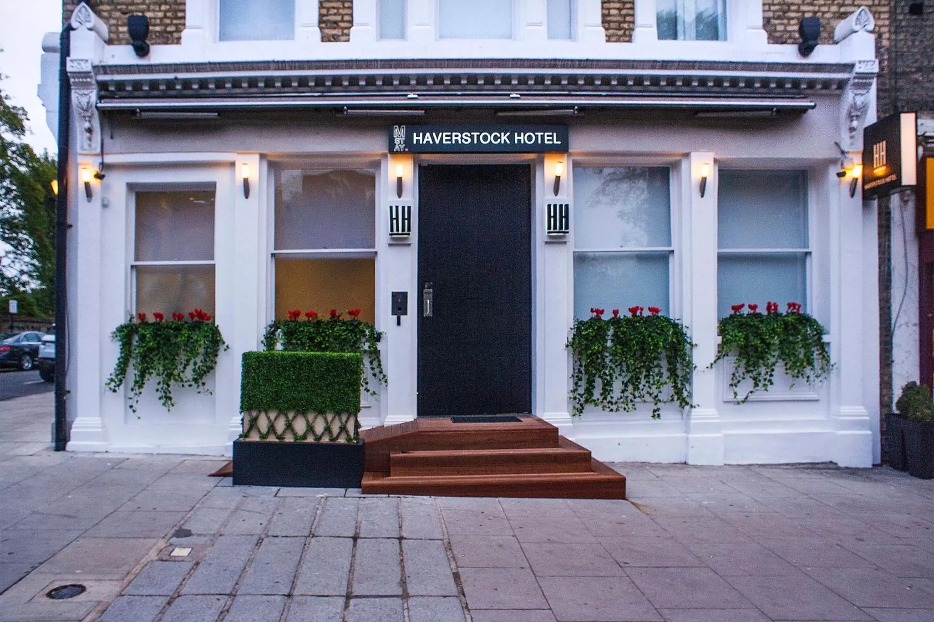 Facade/entrance in NOX Belsize Park