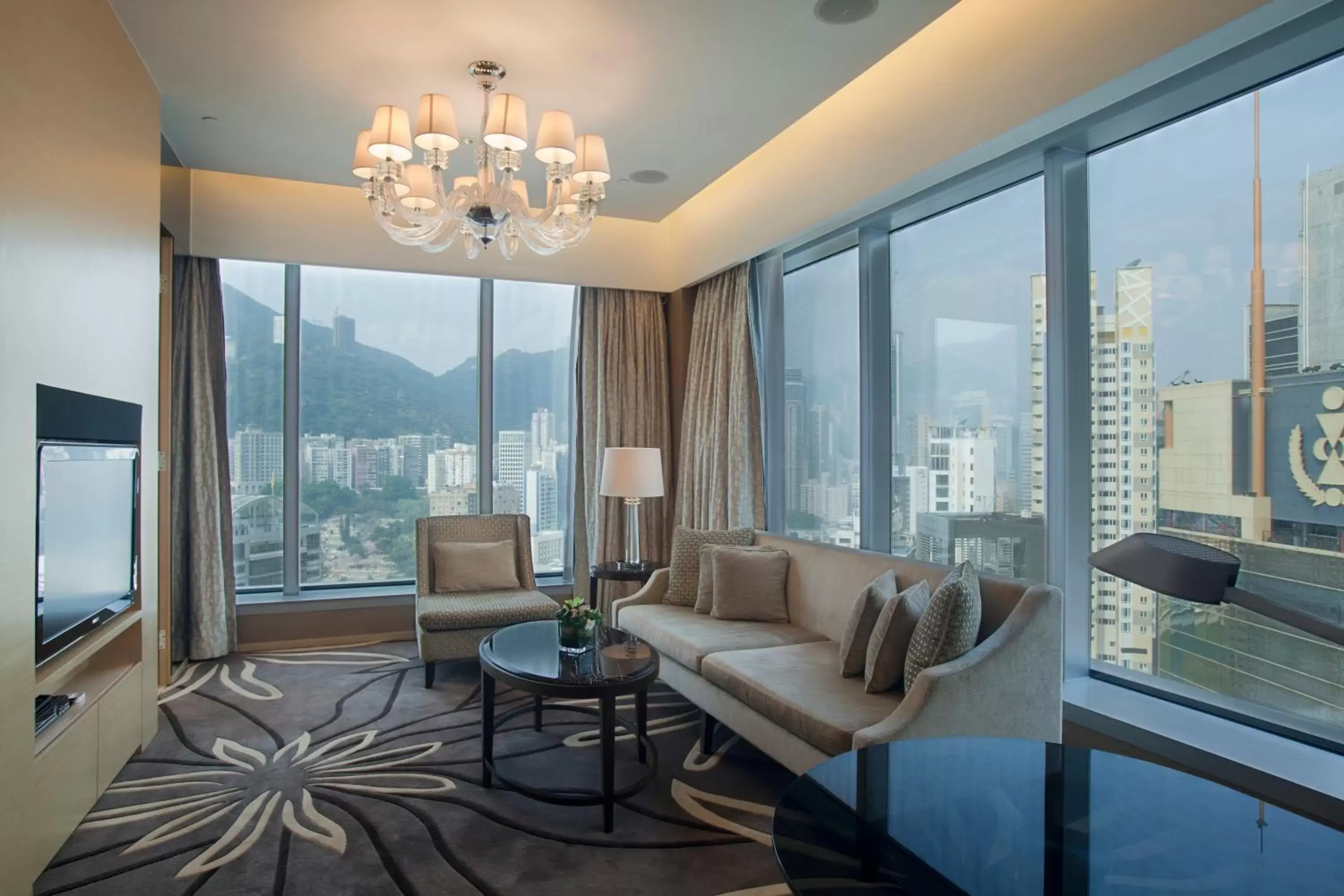 Bedroom, Seating Area in Crowne Plaza Hong Kong Causeway Bay, an IHG Hotel