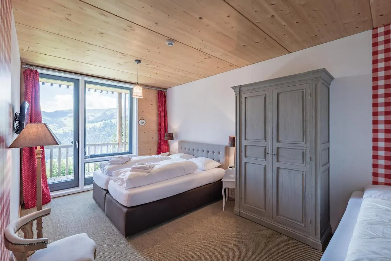 Bed in Rinderberg Swiss Alpine Lodge