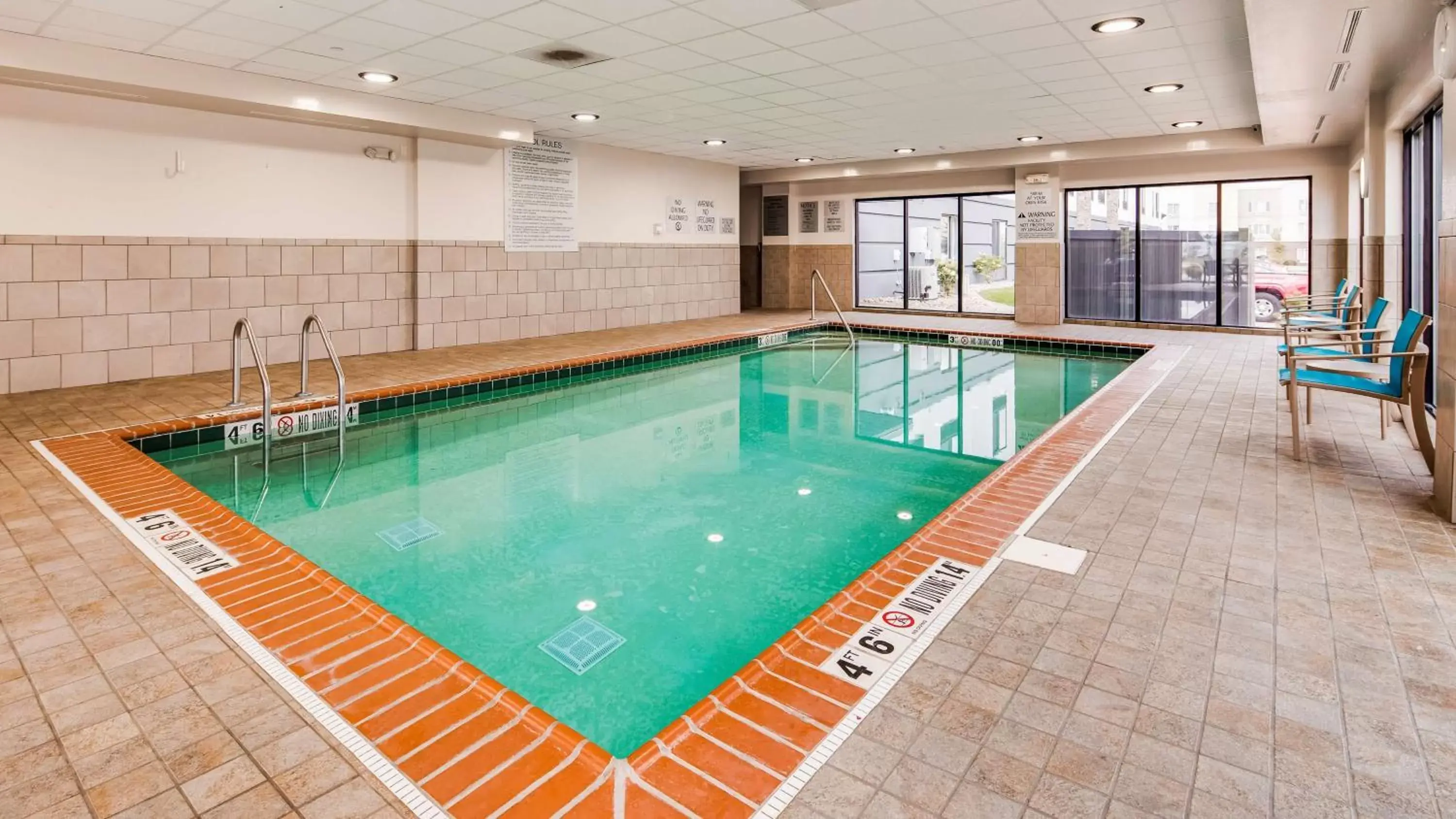 On site, Swimming Pool in Best Western Plus Champaign/Urbana Inn