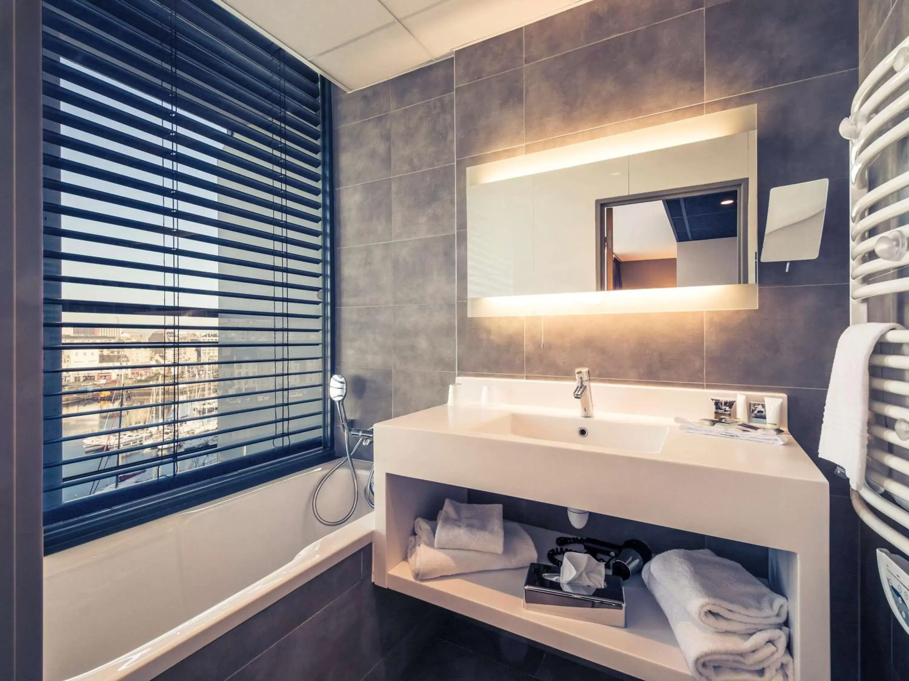 Photo of the whole room, Bathroom in Mercure Cherbourg Centre Port