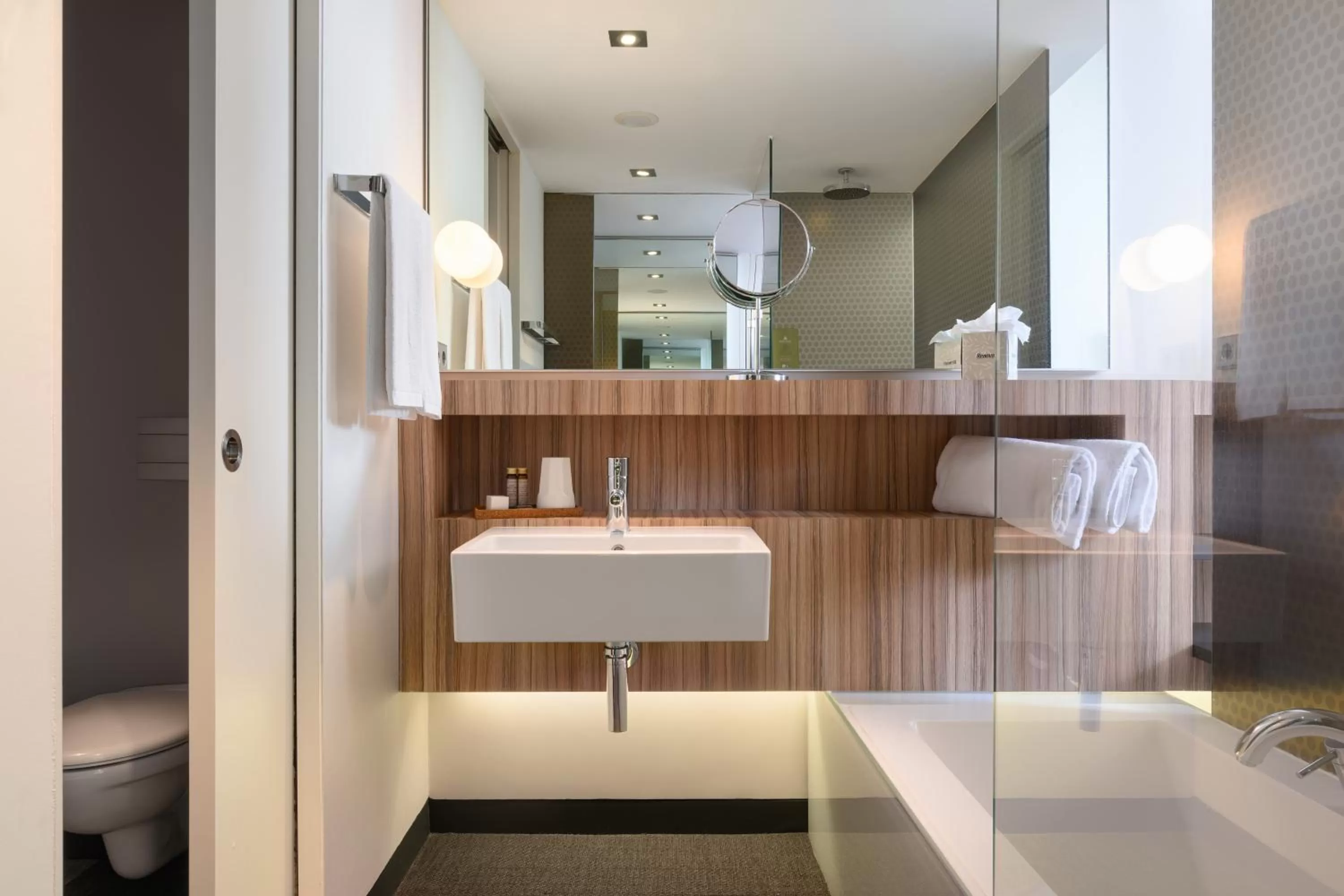 Shower in Inspira Liberdade Boutique Hotel