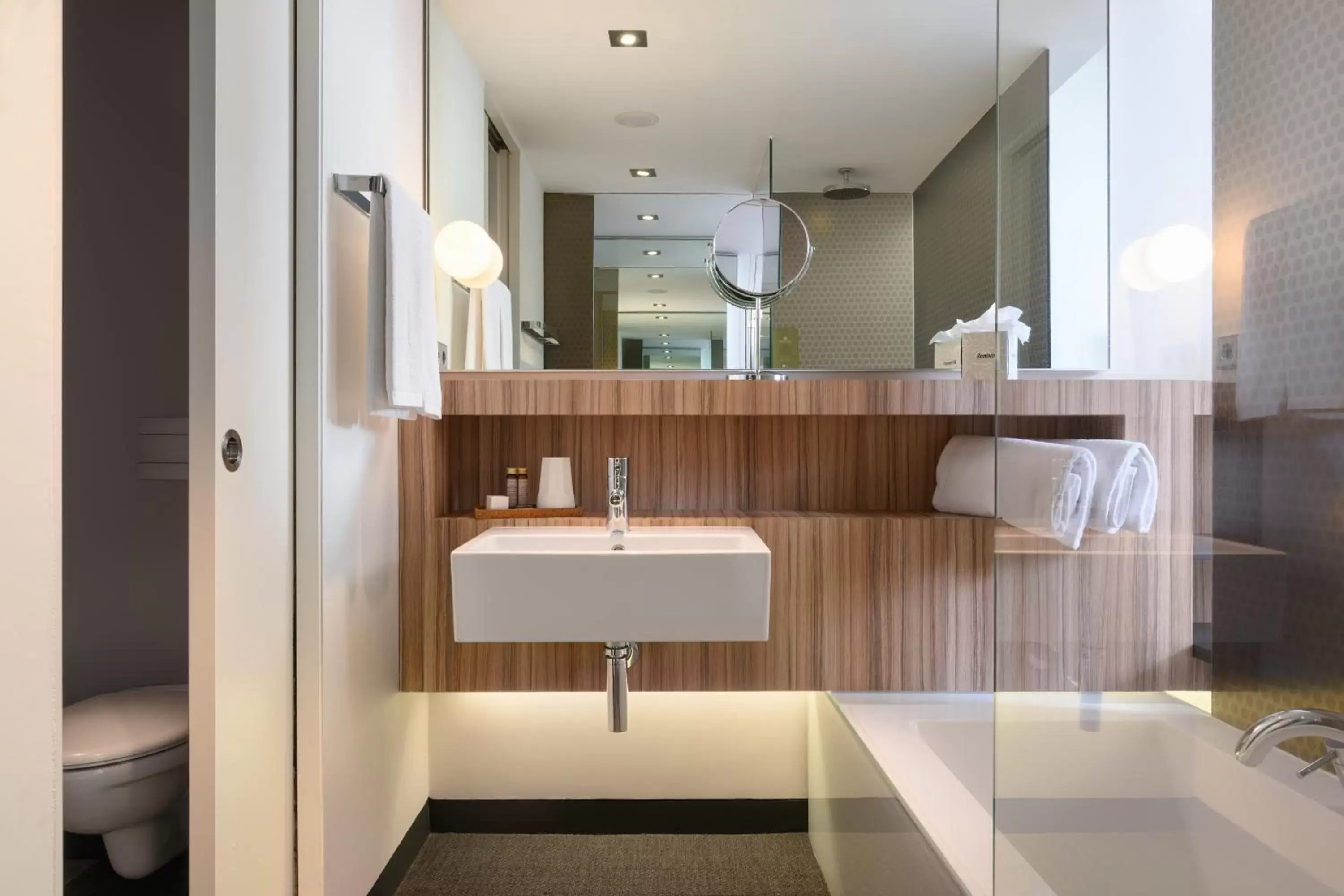 Shower, Bathroom in Inspira Liberdade Boutique Hotel
