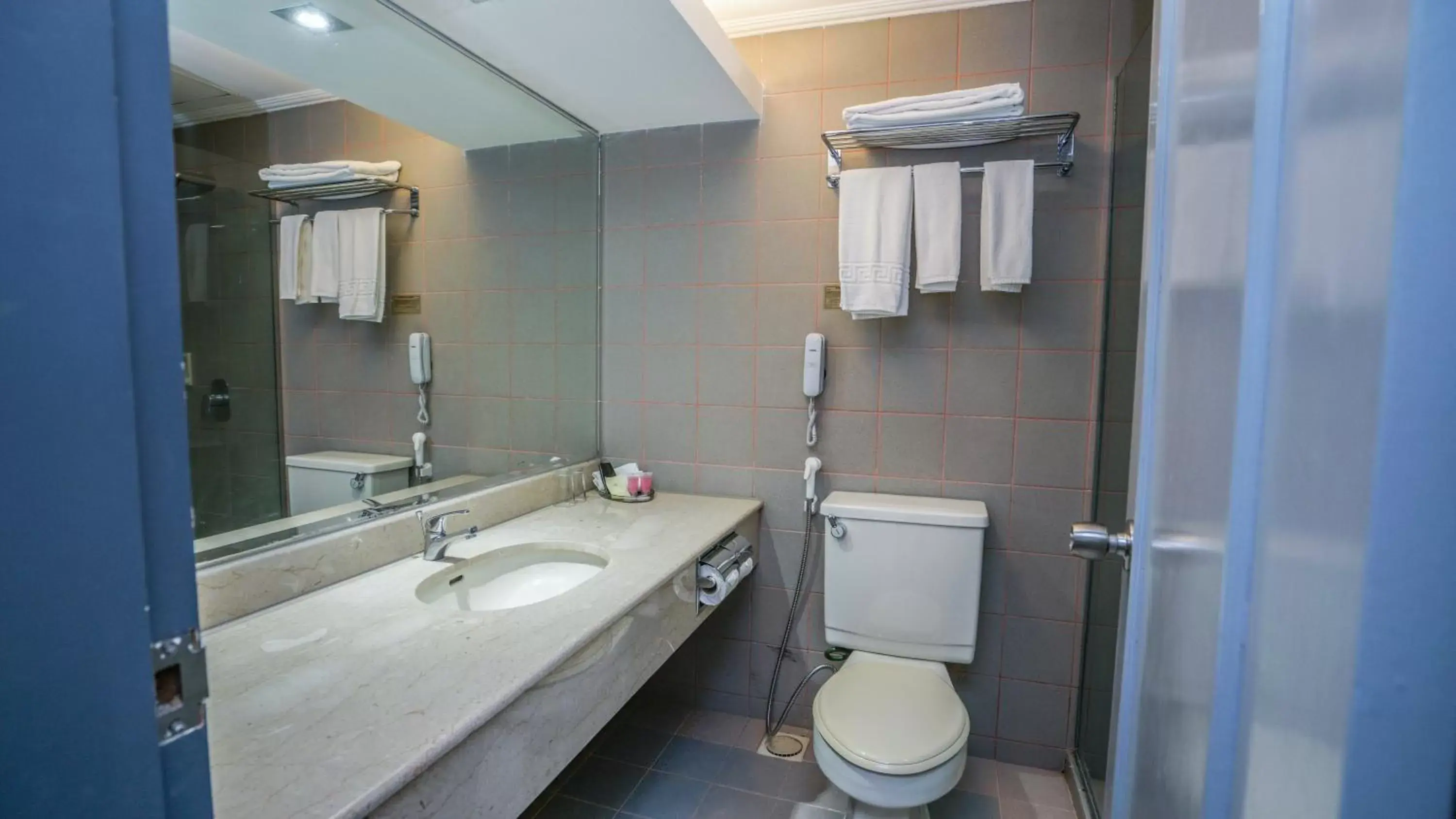 Bathroom in Kingwood Hotel Kuching