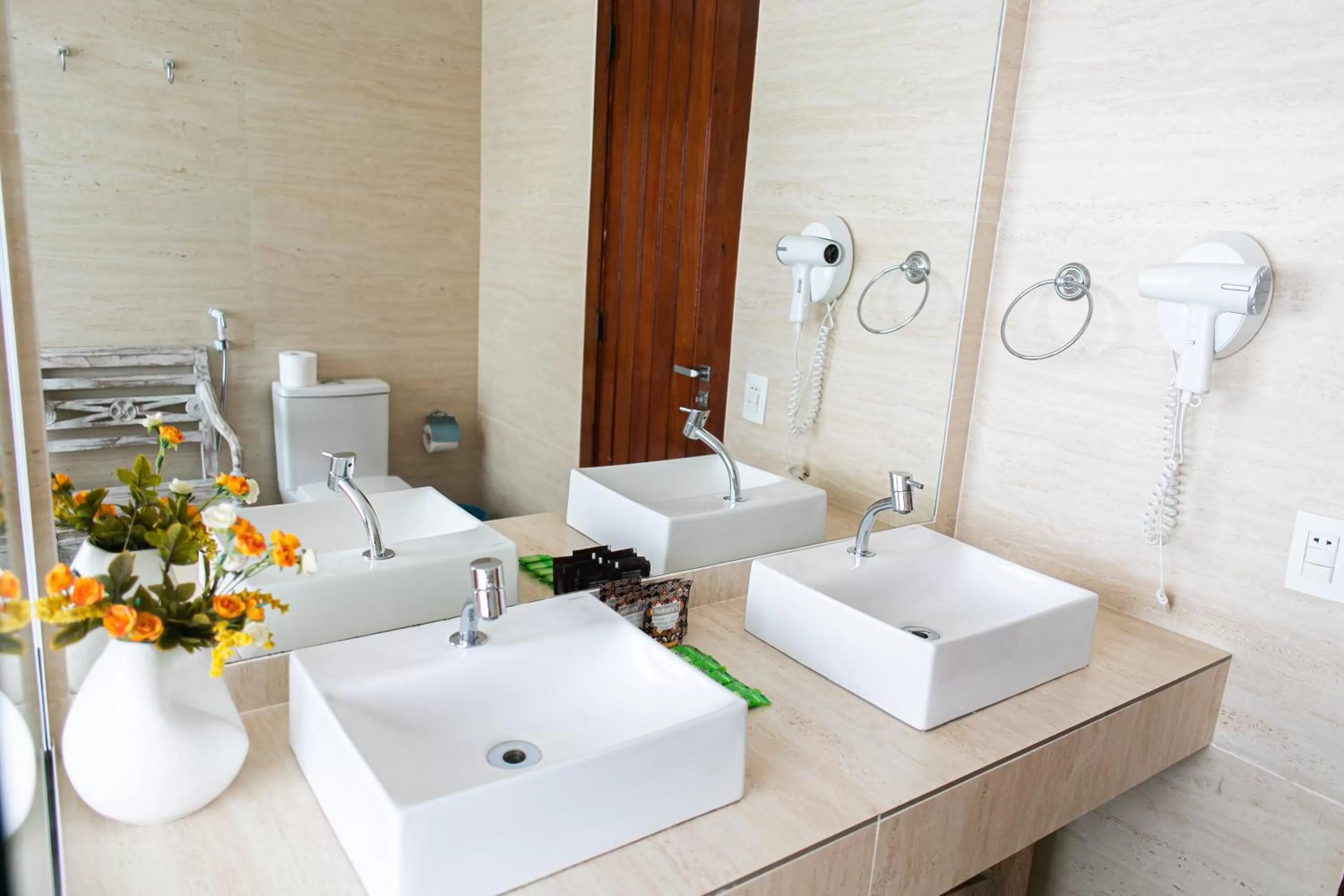 Bathroom in Pousada La Dolce Vita