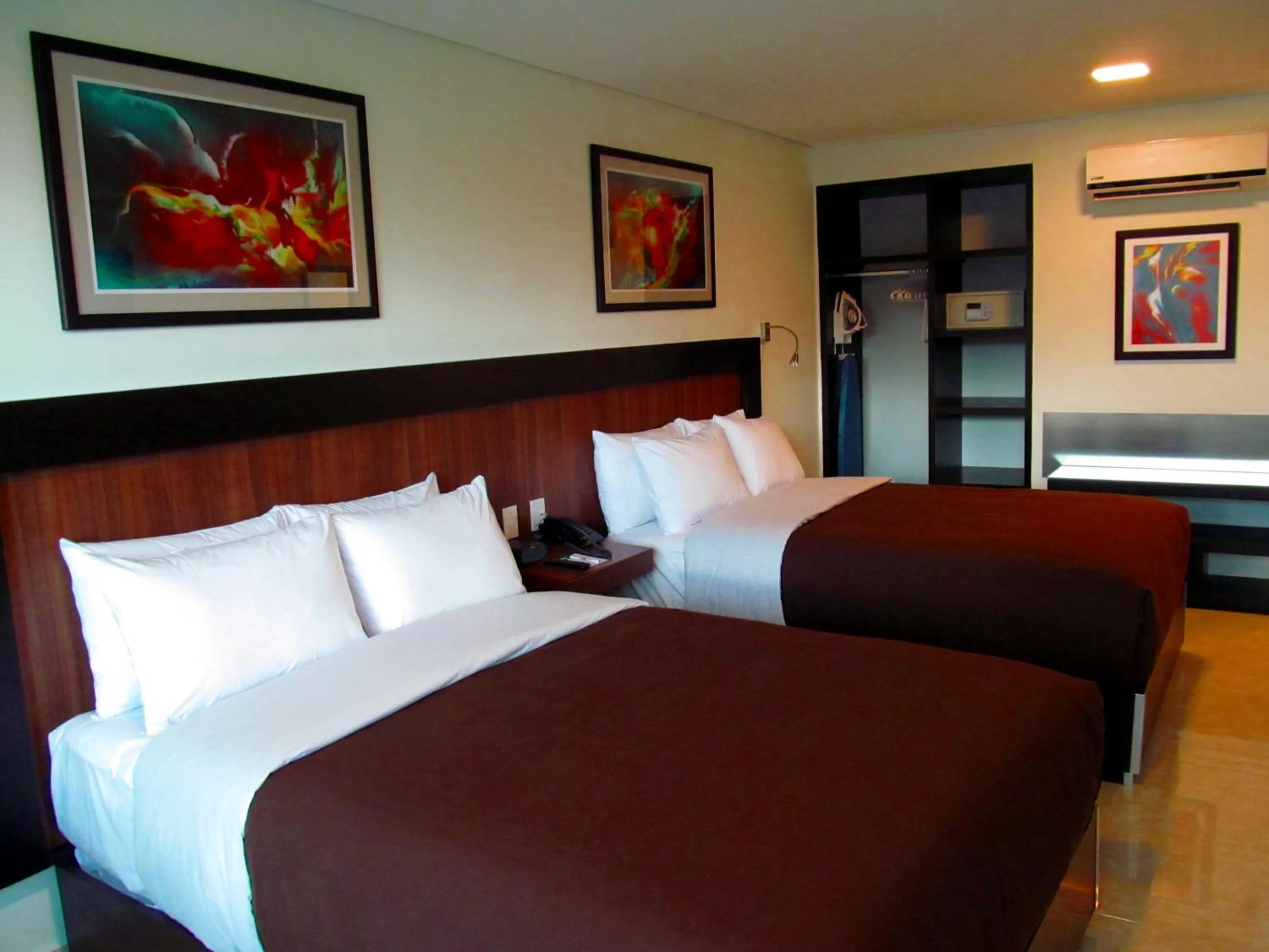 Bed in Hotel & Suites PF