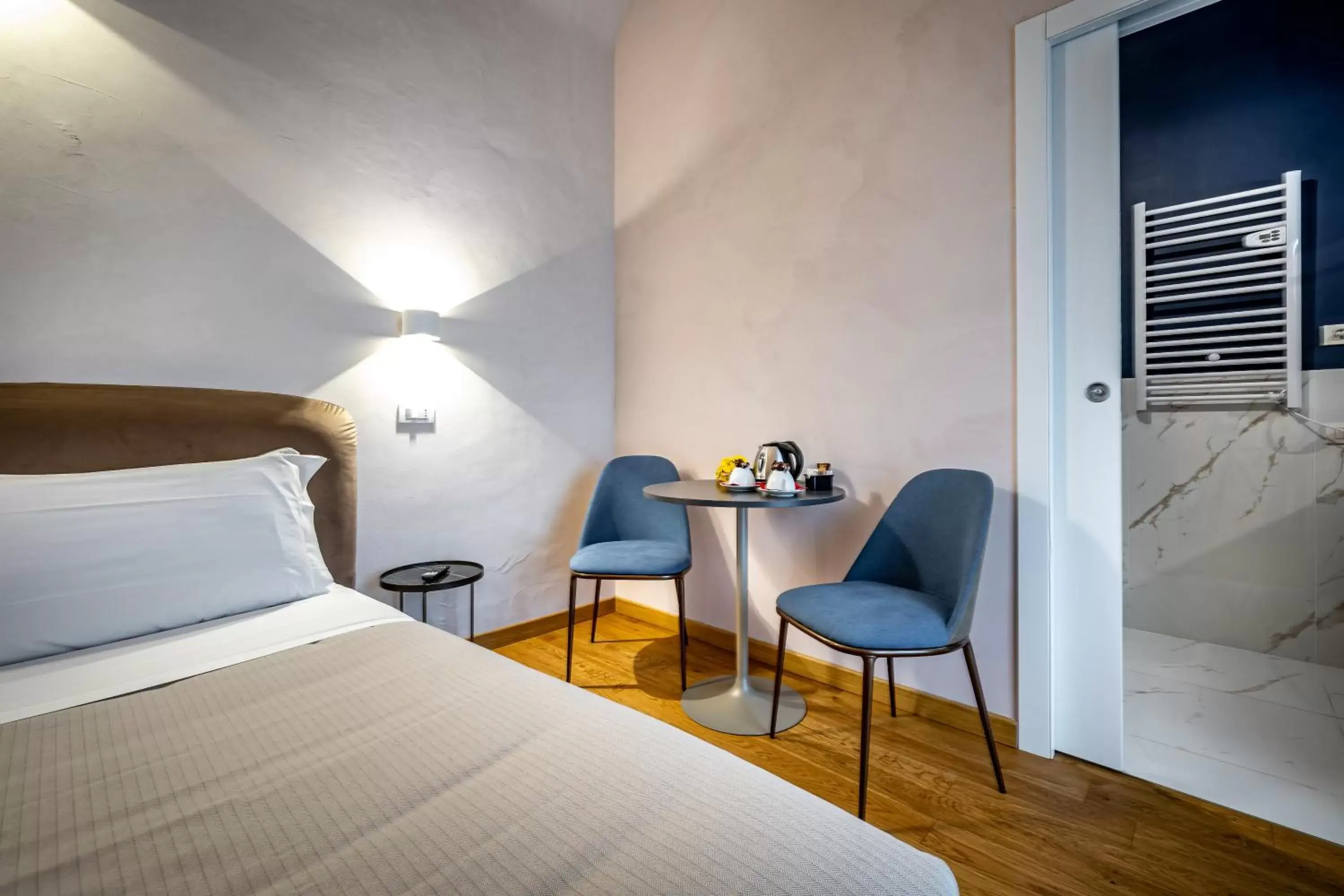 Seating area, Bed in Hotel La Scaletta al Ponte Vecchio