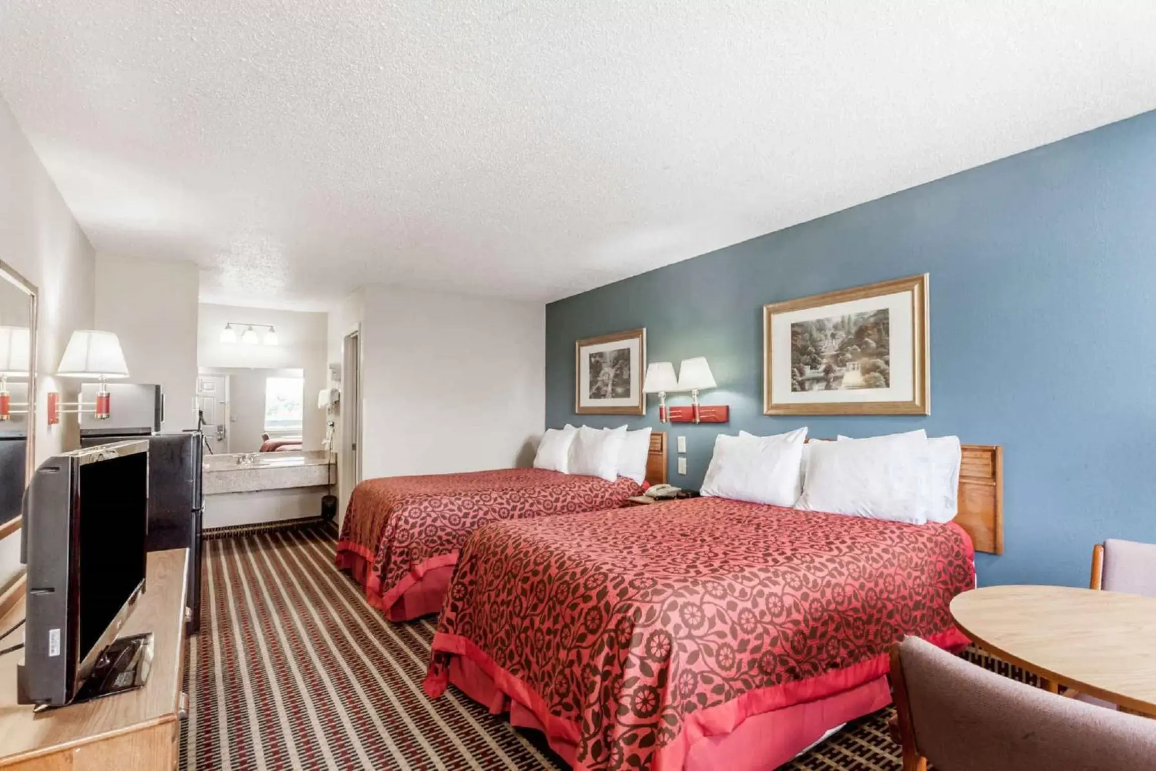 Bed in Days Inn by Wyndham Nashville N Opryland/Grand Ole Opry