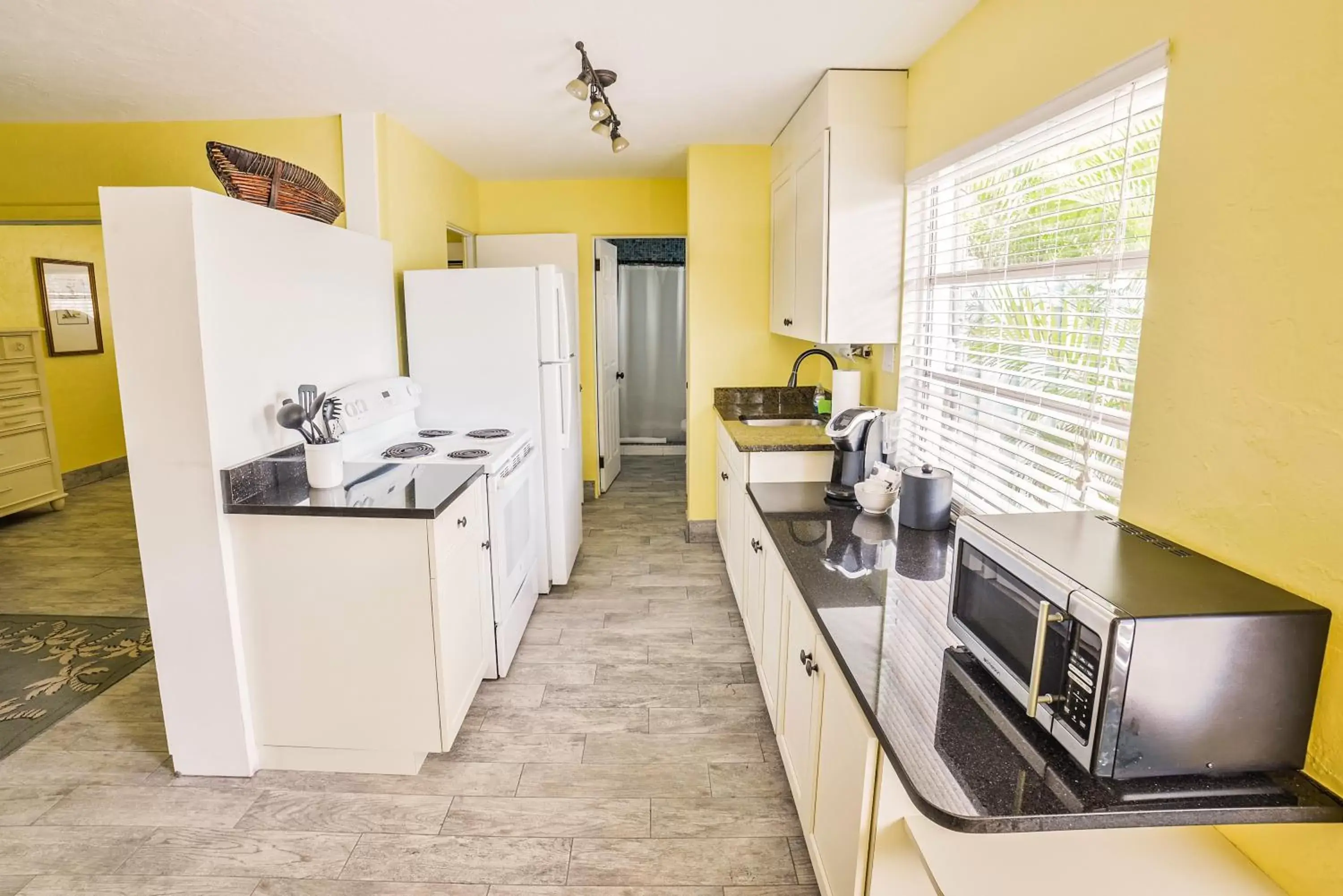 Kitchen or kitchenette, Kitchen/Kitchenette in Siesta Key Palms Resort