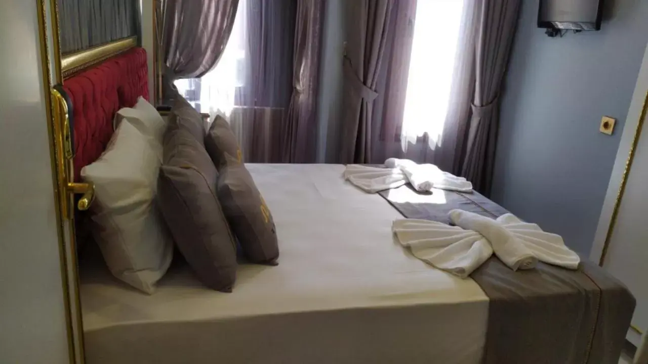 Bedroom, Bed in RHYTHM HOTEL