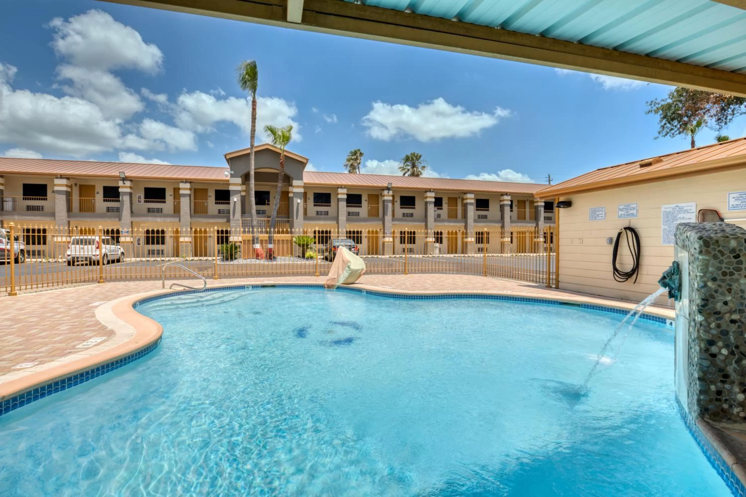 Swimming pool in Texas Inn Donna