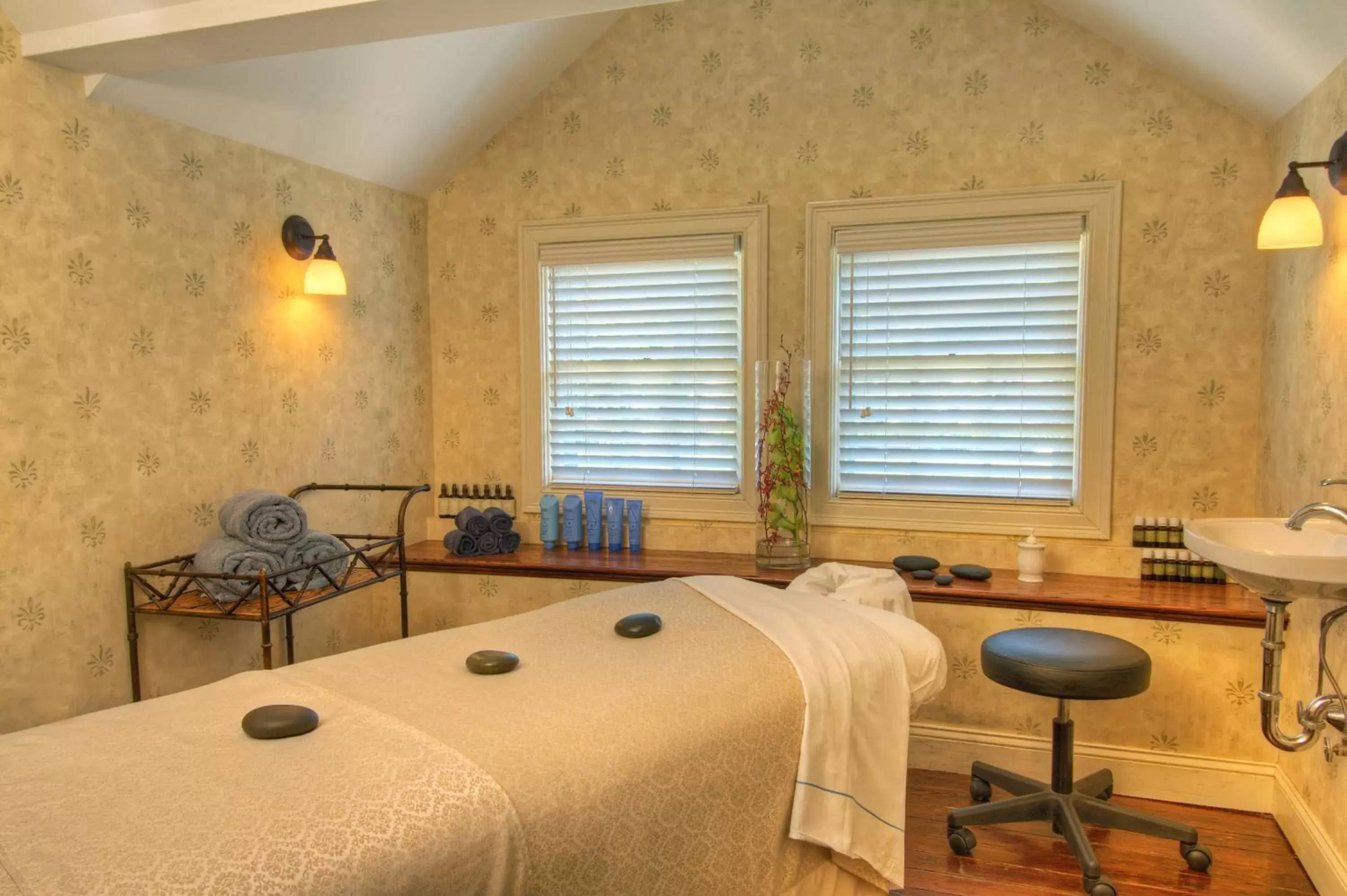 Massage in The Pointe at Castle Hill Resort & Spa