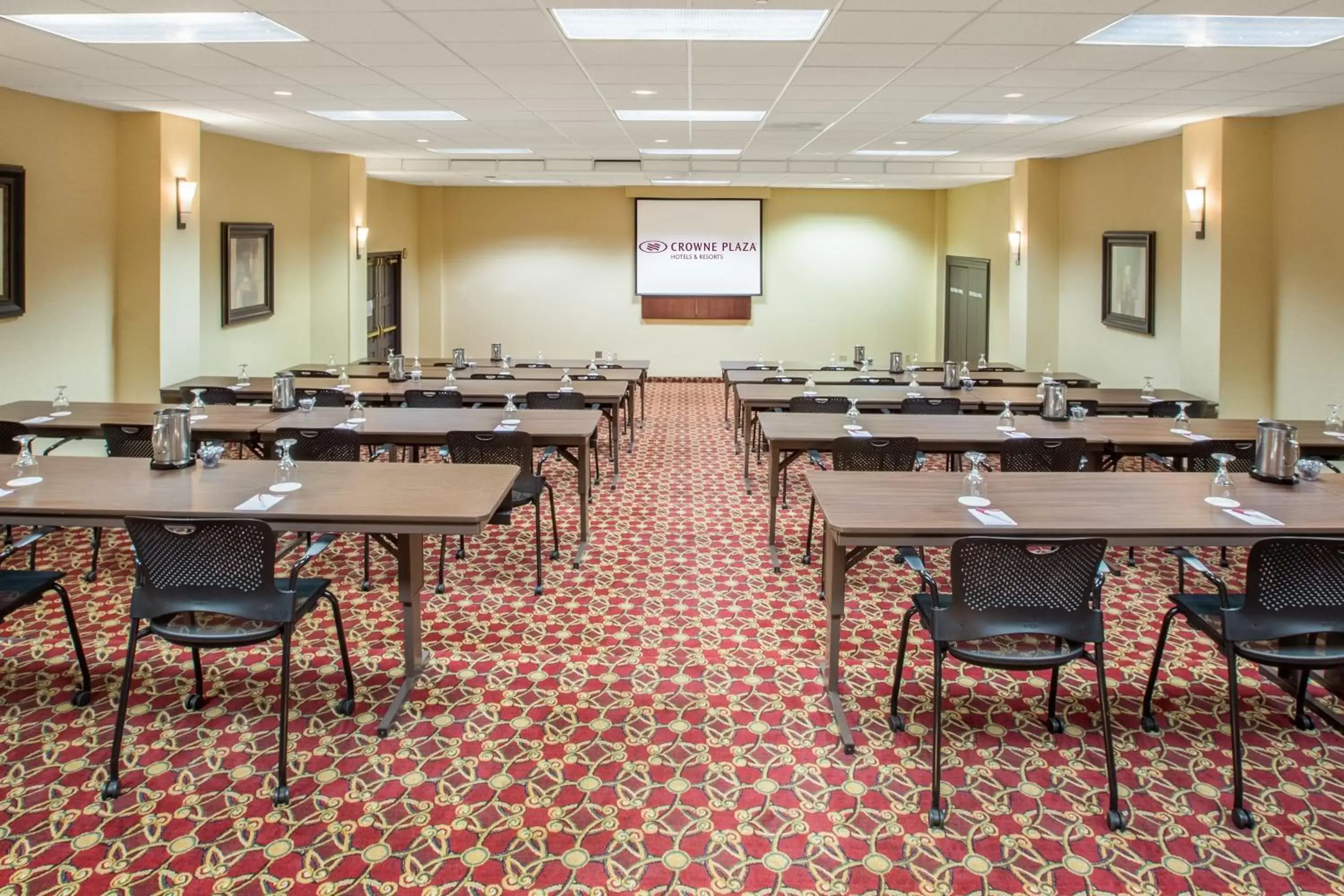 Meeting/conference room in Crowne Plaza Cleveland Airport, an IHG Hotel