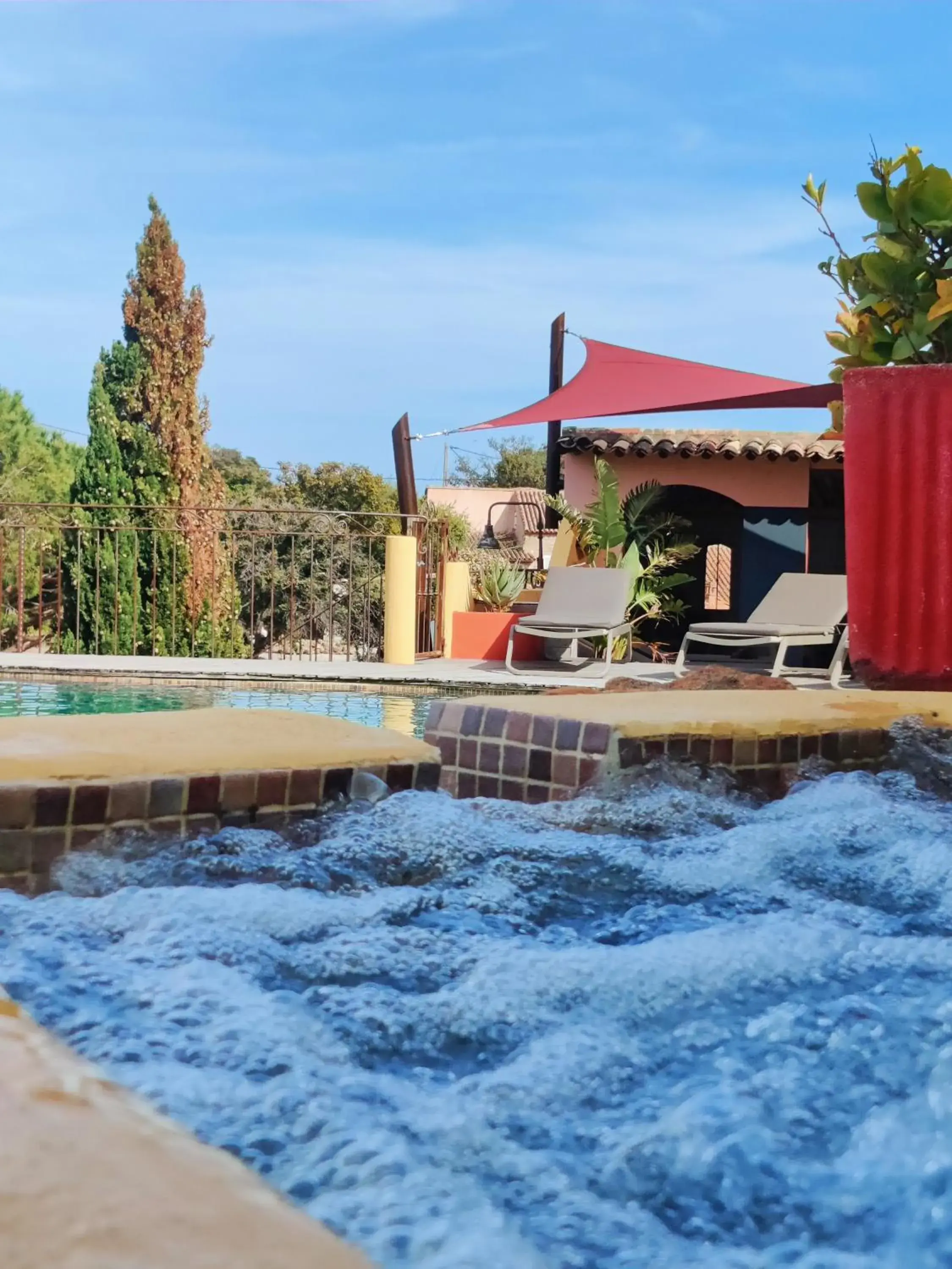 Swimming pool, Property Building in Le Roc E Fiori Hotel - Les Collectionneurs