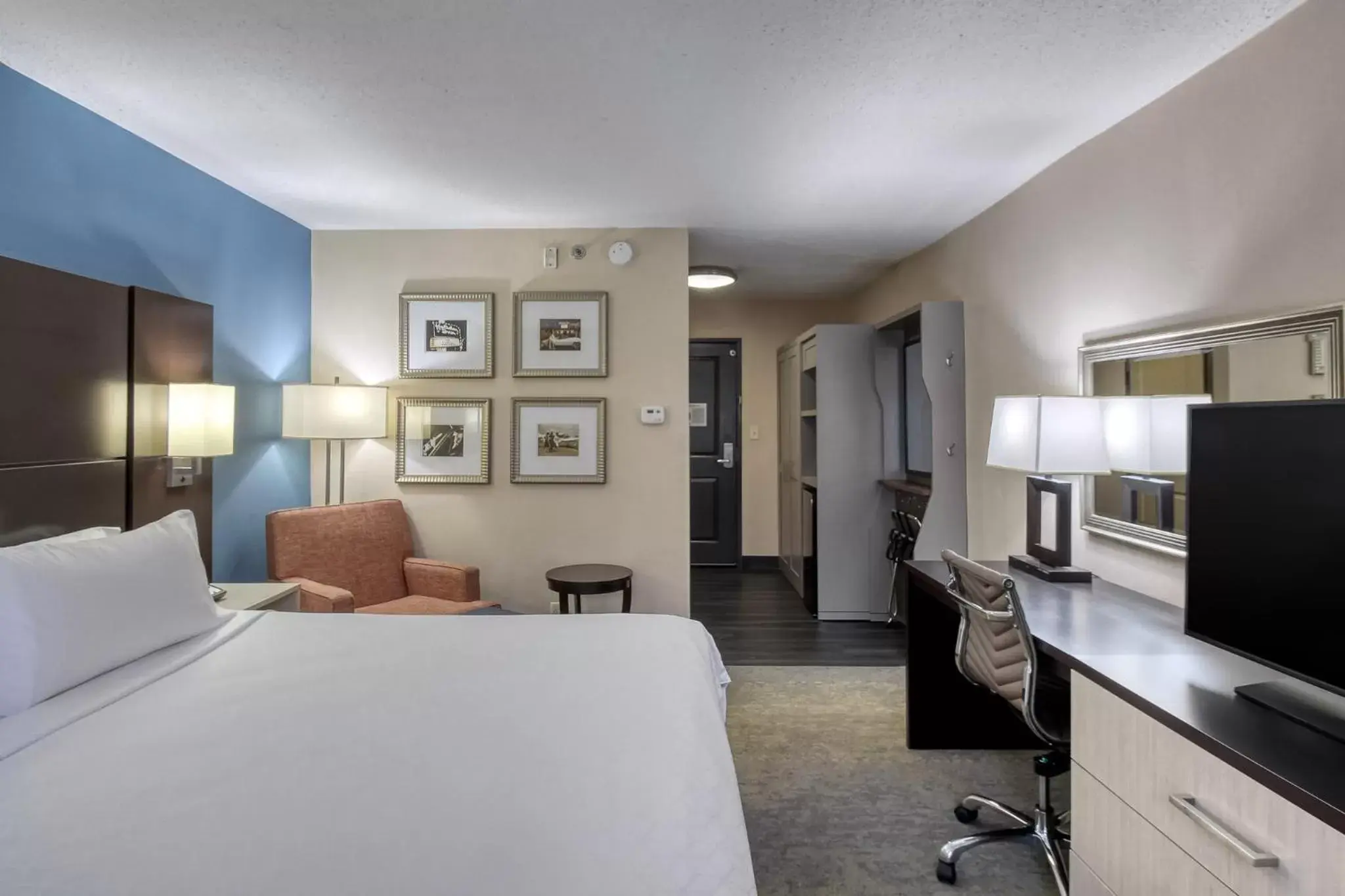 Photo of the whole room in Holiday Inn & Suites Atlanta Airport North, an IHG Hotel