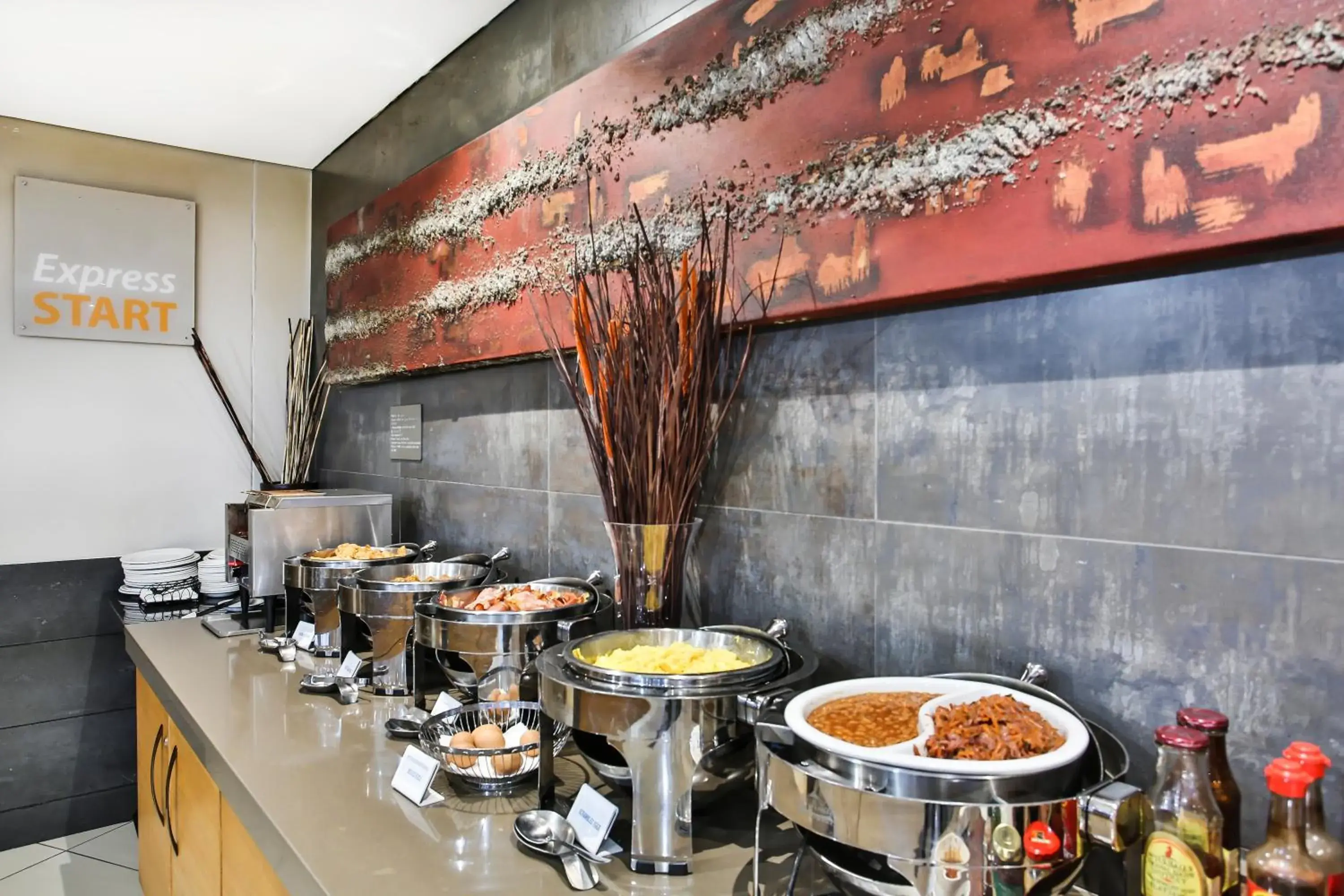 Restaurant/places to eat in Holiday Inn Express Sandton-Woodmead, an IHG Hotel