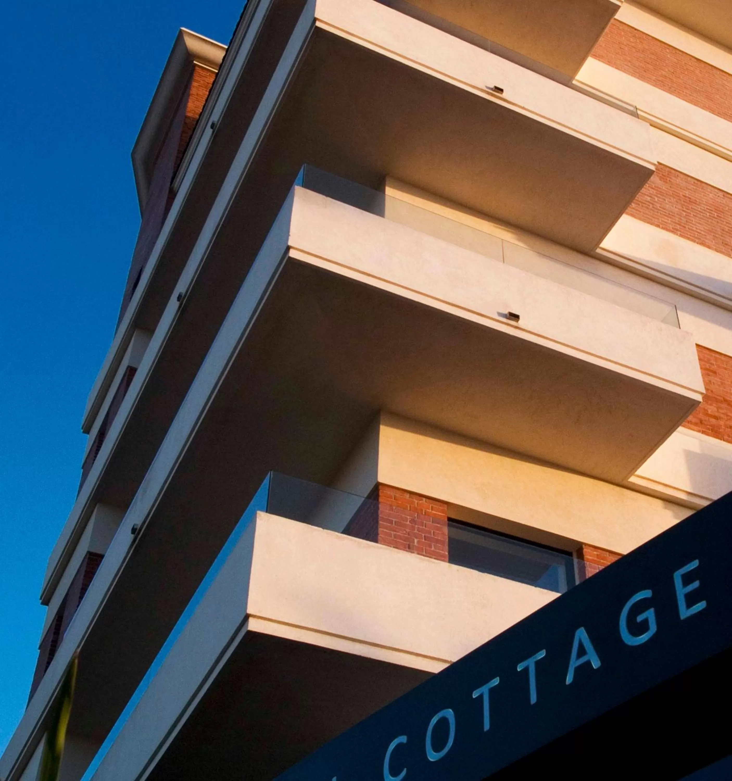 Property building in Cottage Carrasco