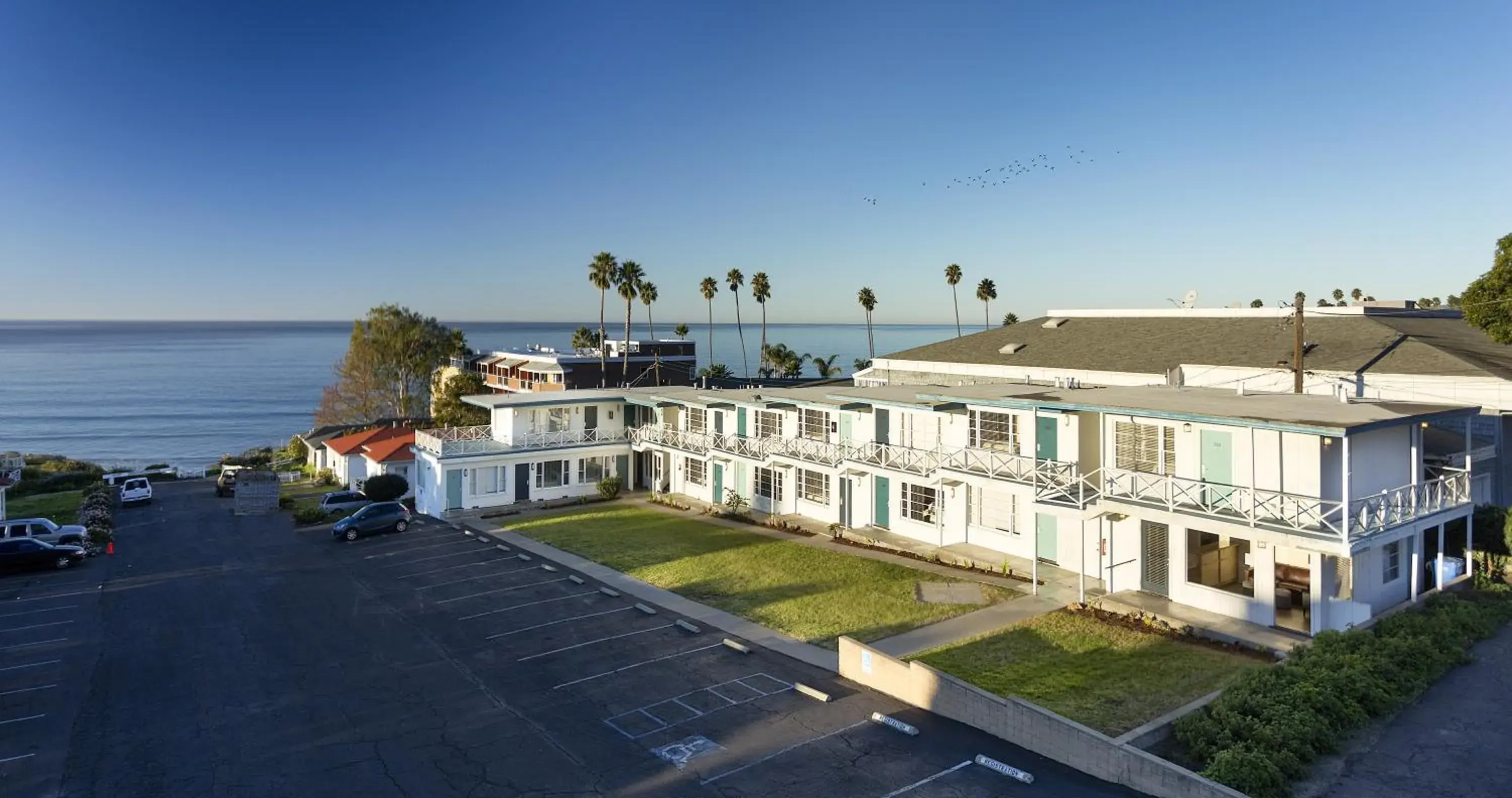 Facade/entrance, Pool View in Tides Oceanview Inn and Cottages