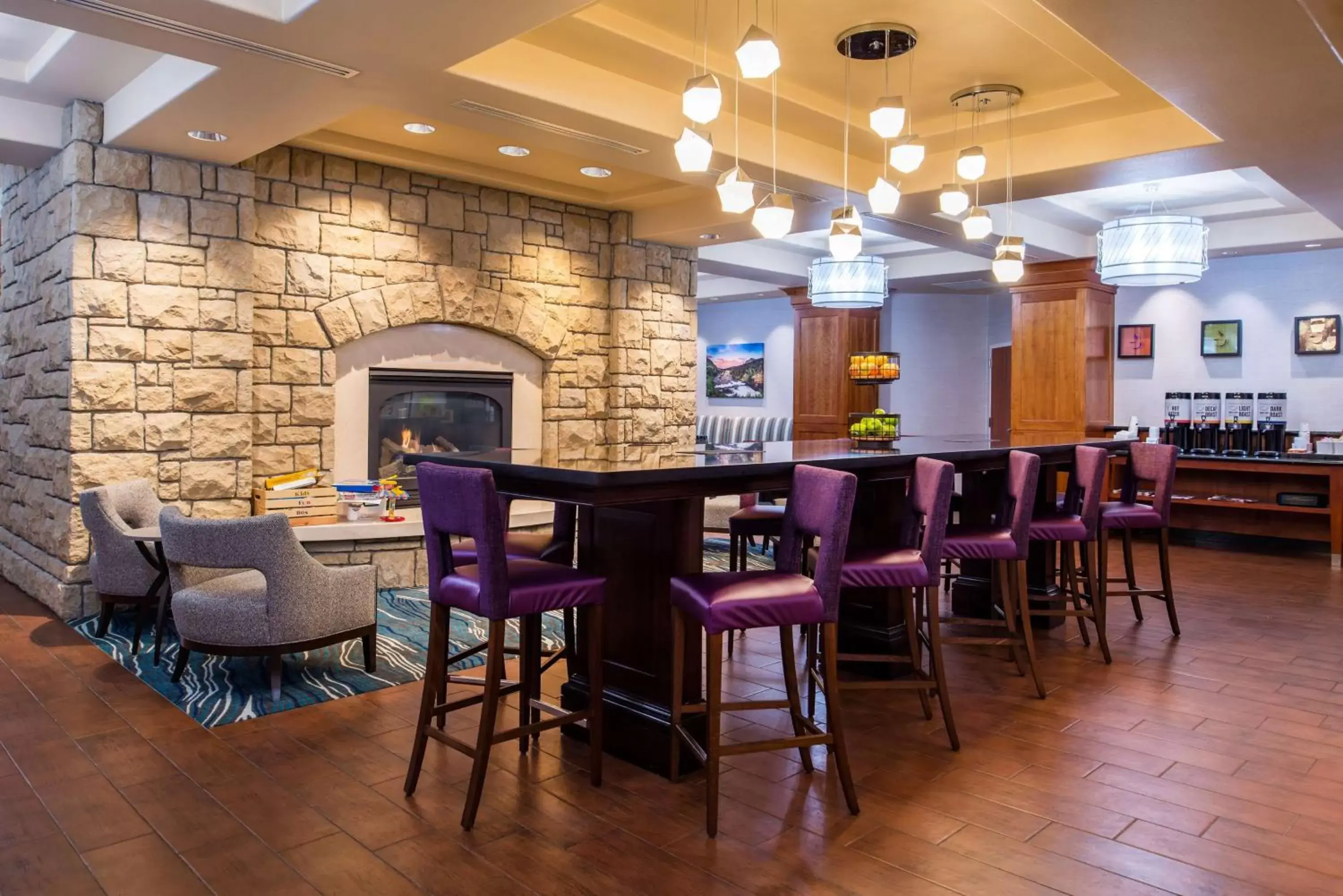 Lobby or reception, Lounge/Bar in Hampton Inn & Suites Boise/Spectrum