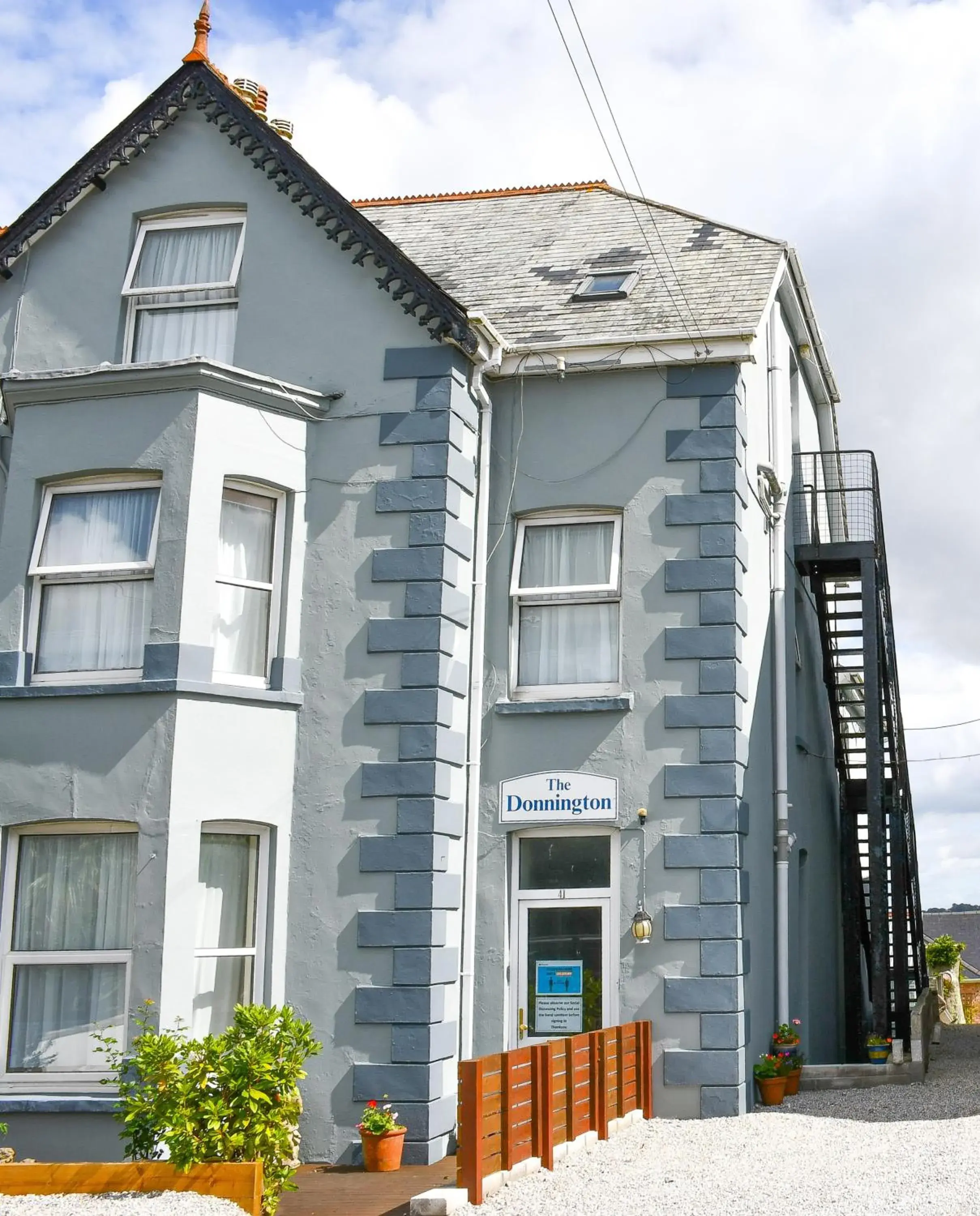 Facade/entrance, Property Building in Donnington Guesthouse